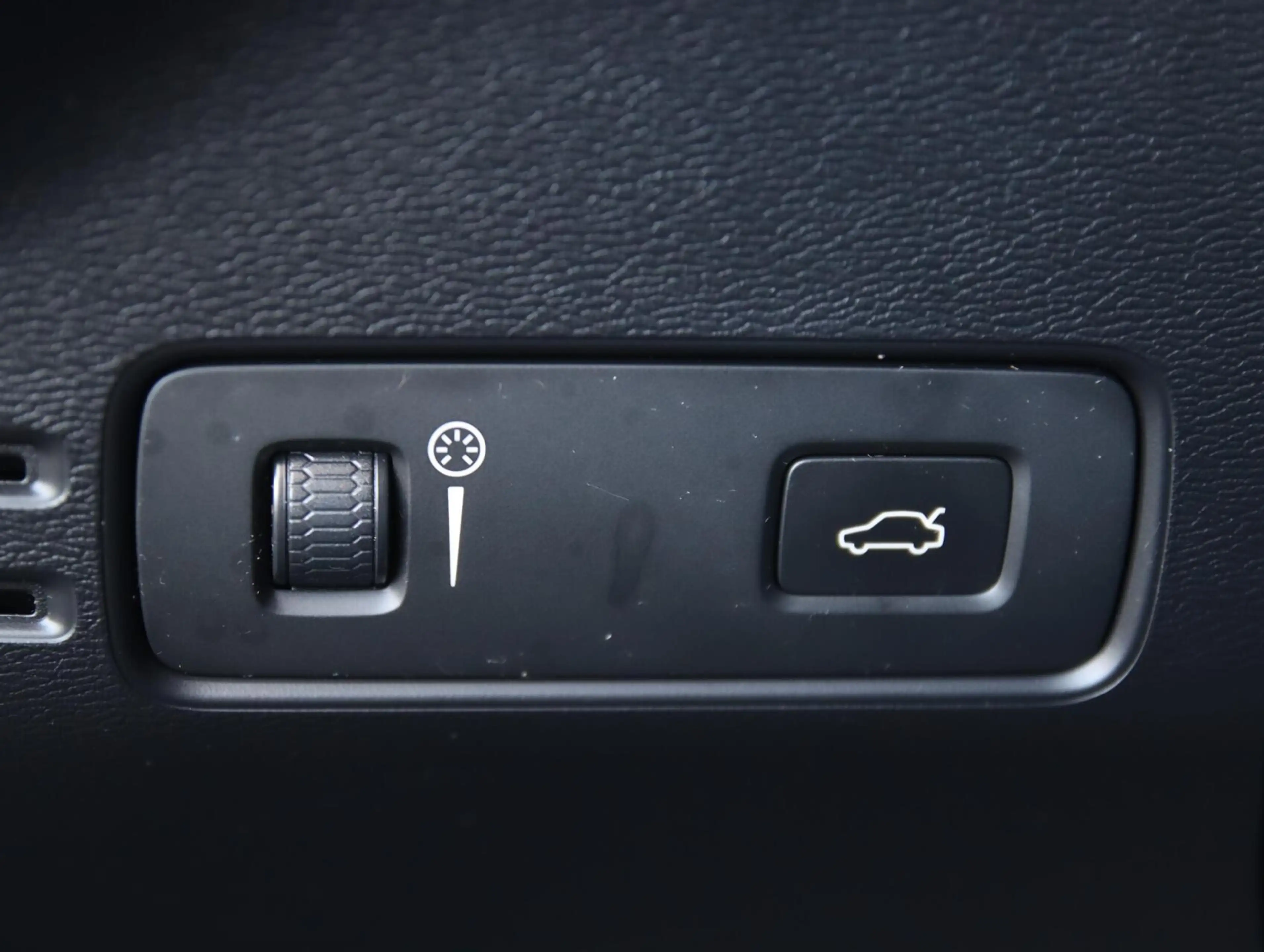 Volvo XC40 2.0 T4 190PK Momentum Pro — photo 35
