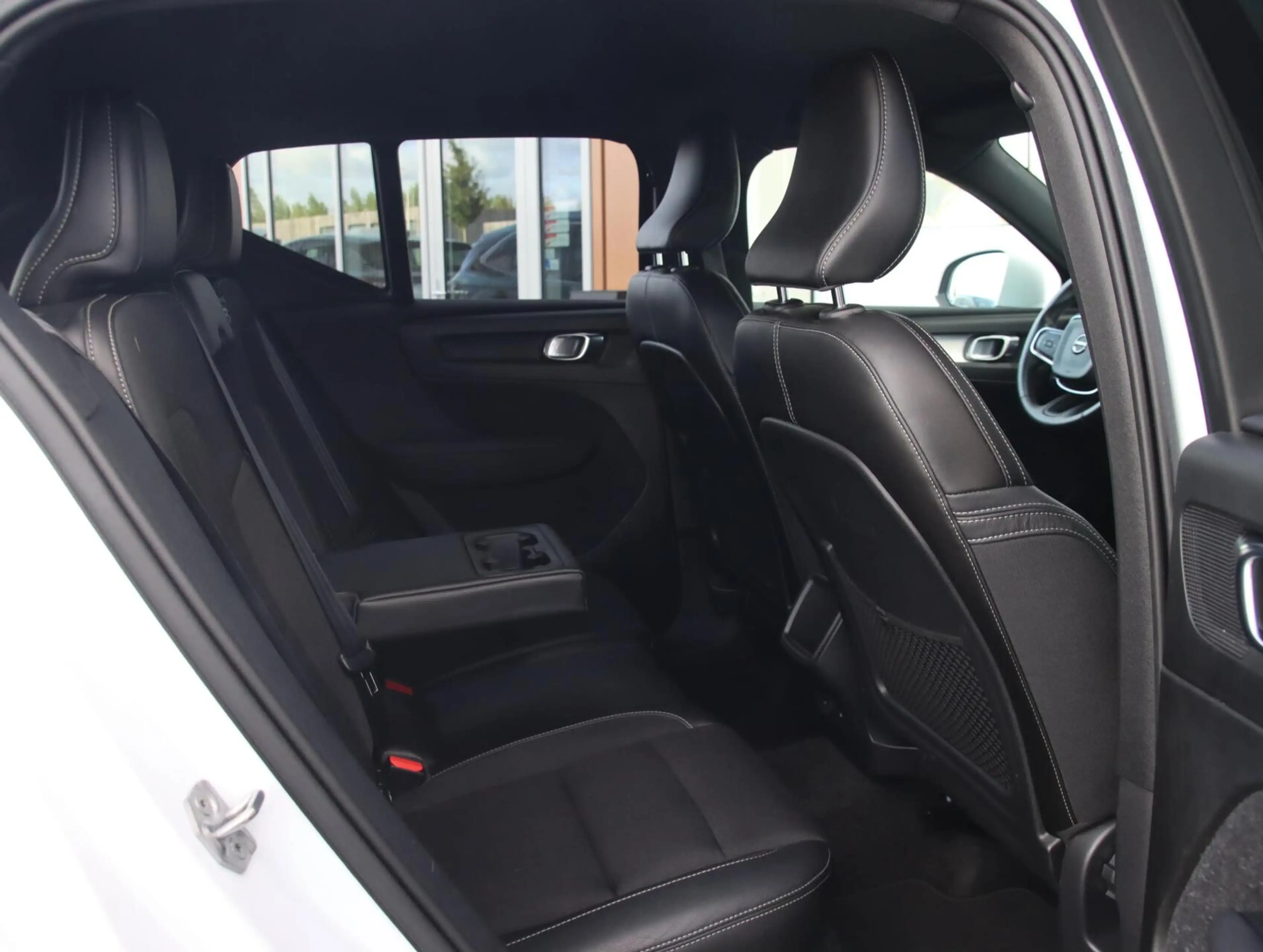 Volvo XC40 2.0 T4 190PK Momentum Pro — photo 29