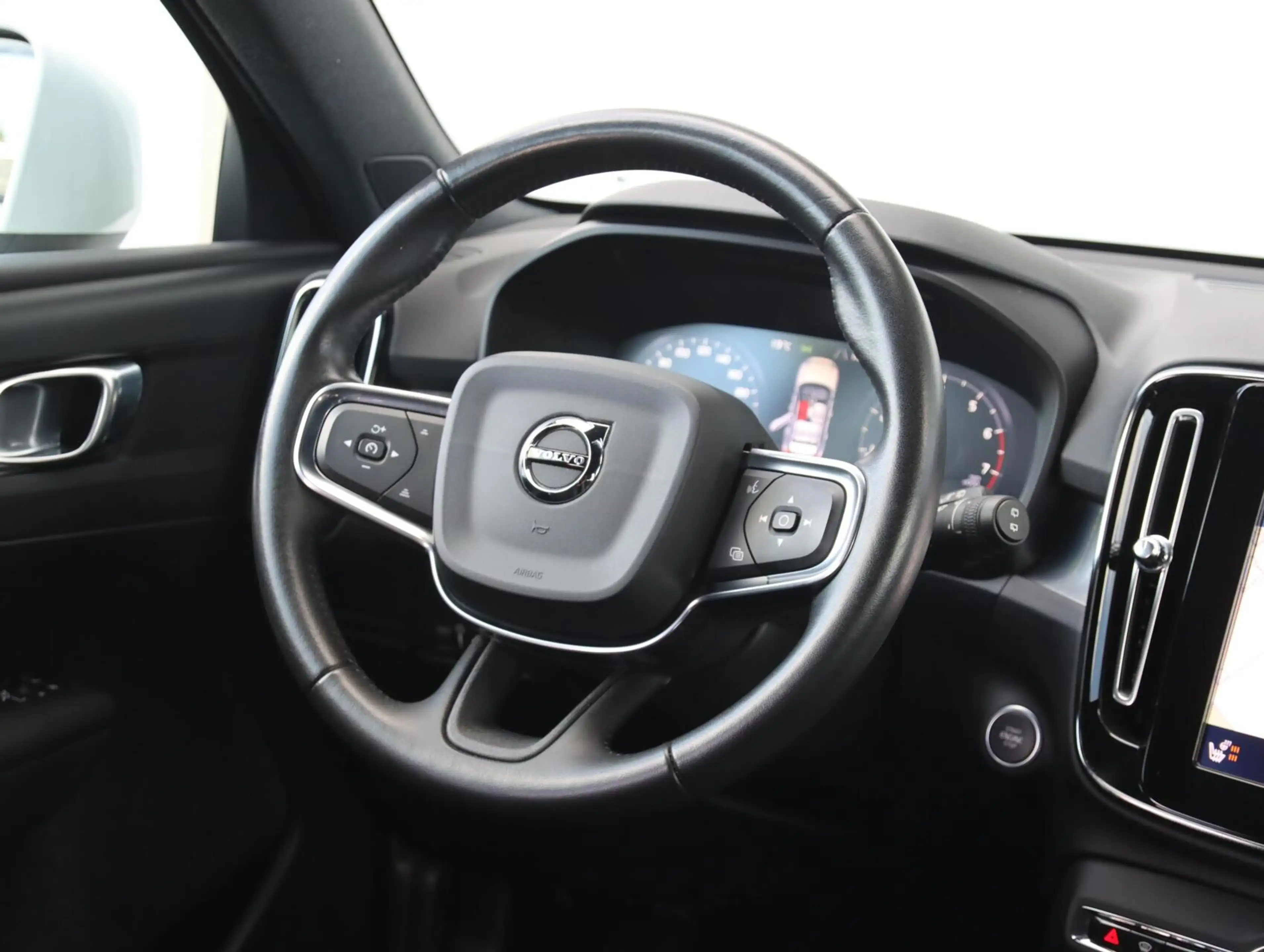 Volvo XC40 2.0 T4 190PK Momentum Pro — photo 37