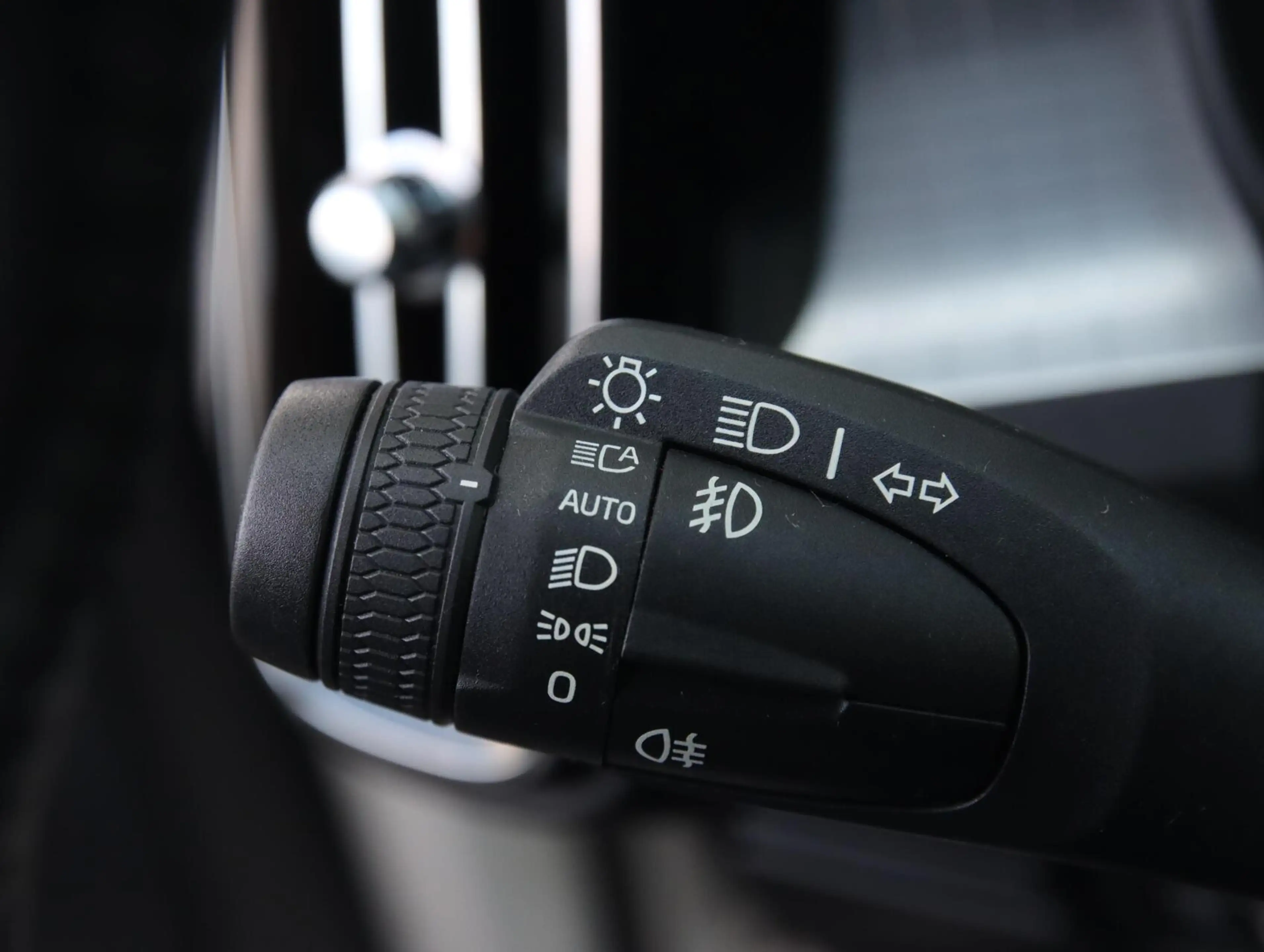 Volvo XC40 2.0 T4 190PK Momentum Pro — photo 36