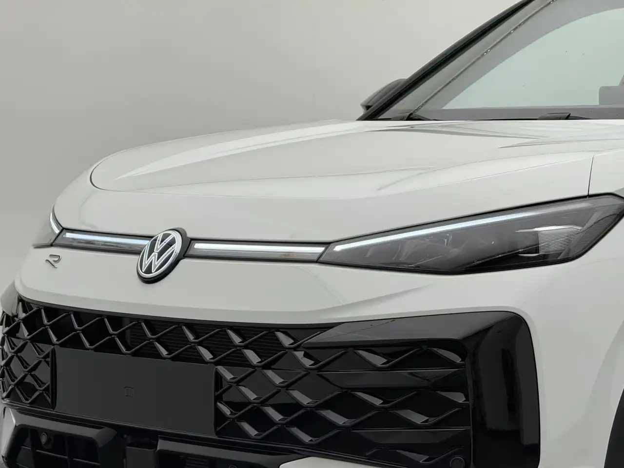 Volkswagen T-Roc T-Roc 1.5 eTSI DSG R-Line +BLACK-STYLE+CAM+ACC+ 16