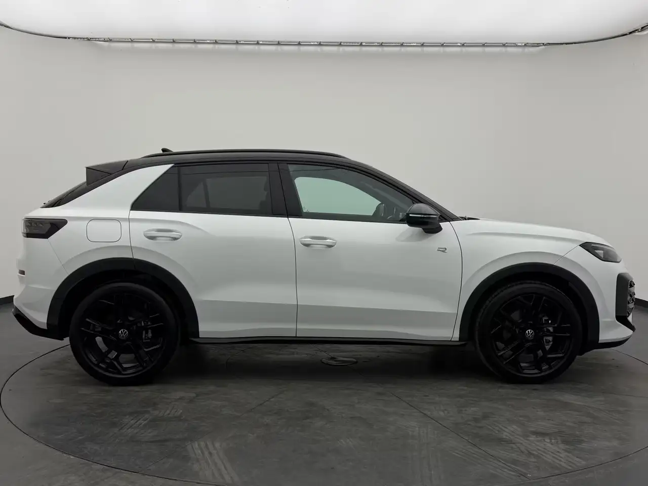 Volkswagen T-Roc T-Roc 1.5 eTSI DSG R-Line +BLACK-STYLE+CAM+ACC+ 7
