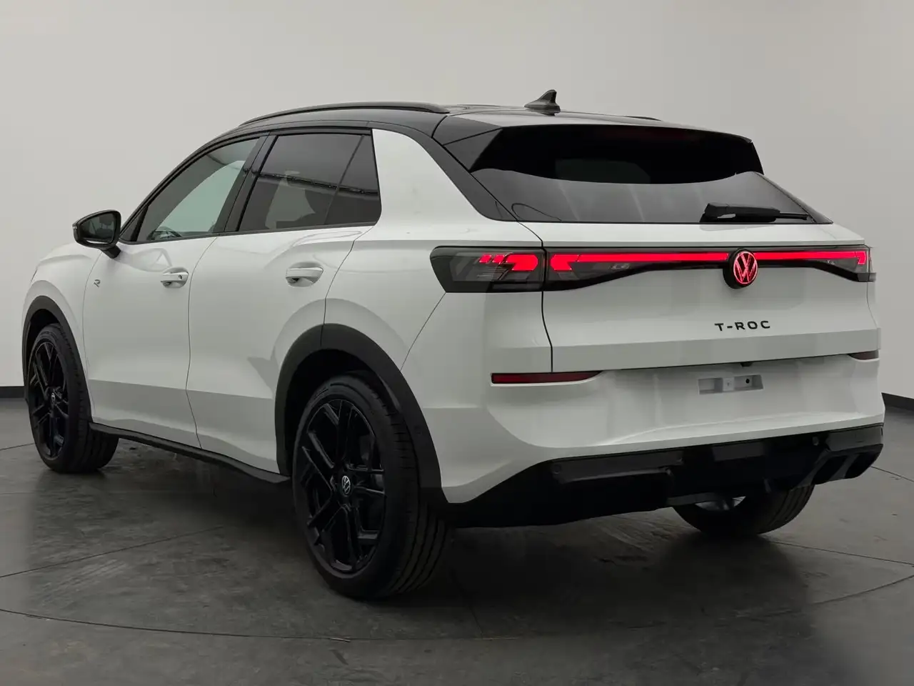 Volkswagen T-Roc T-Roc 1.5 eTSI DSG R-Line +BLACK-STYLE+CAM+ACC+ 9