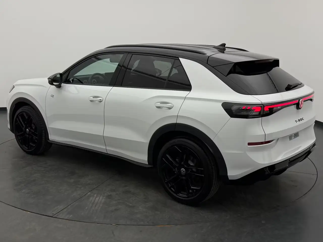 Volkswagen T-Roc T-Roc 1.5 eTSI DSG R-Line +BLACK-STYLE+CAM+ACC+ 8
