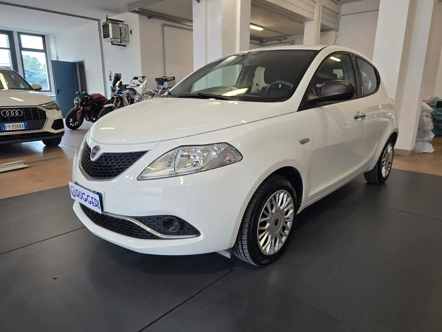 Lancia Ypsilon 1.2 69 CV 5 porte GPL Blanco - 1