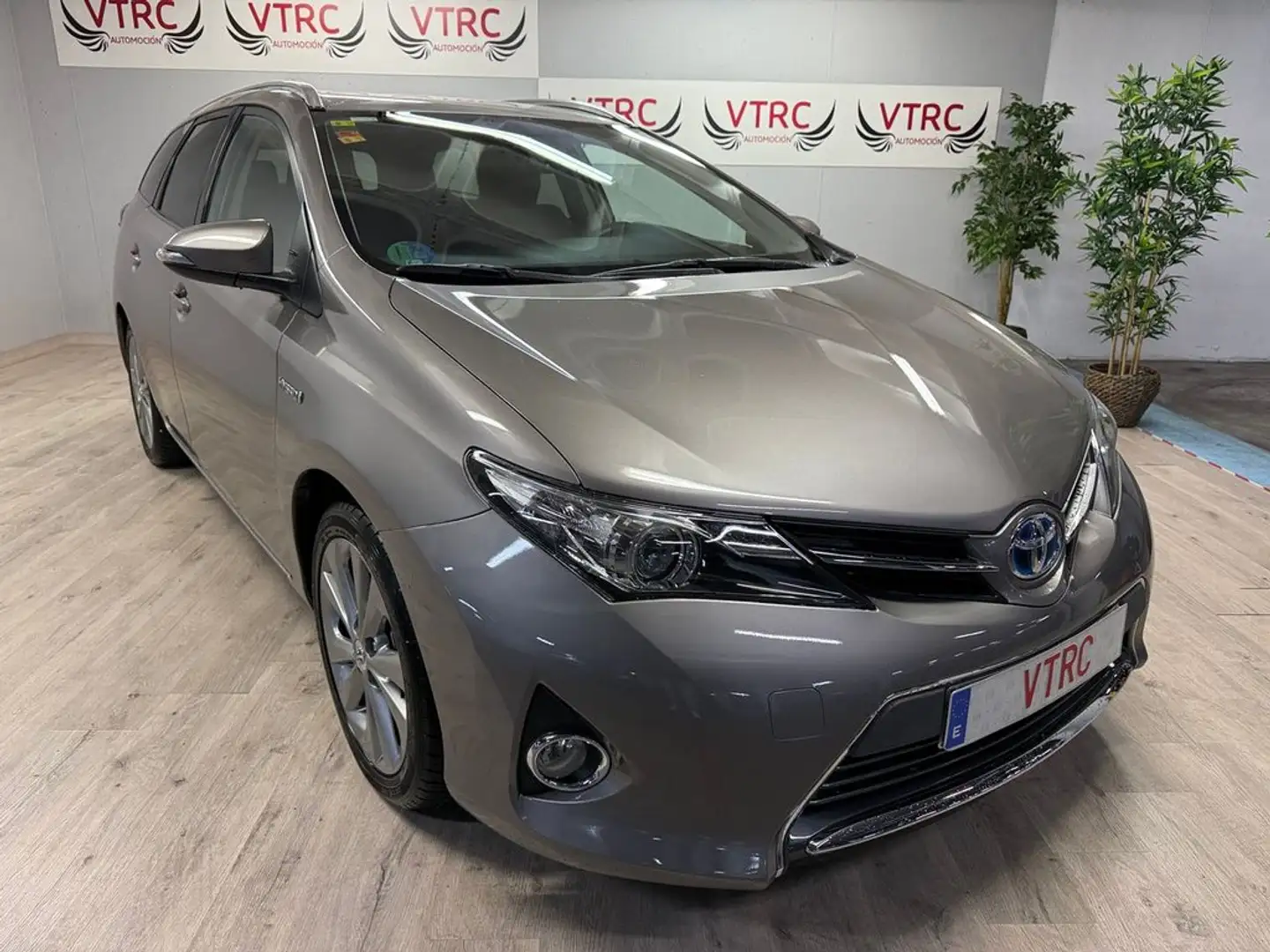 Toyota Auris Hybrid Advance Gris - 2