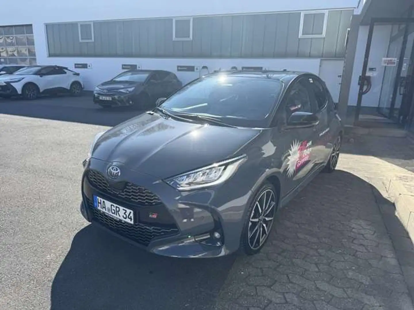 Toyota Yaris Hybrid 130 1.5 VVT-i GR SPORT Grau - 2