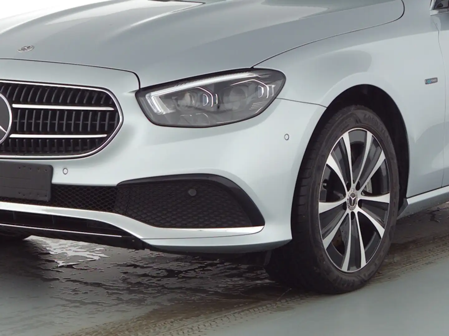 Mercedes-Benz E 300 de T 4M DISTR*AHK*PANO*MEMO*360°KAM*MULTIB Silber - 2