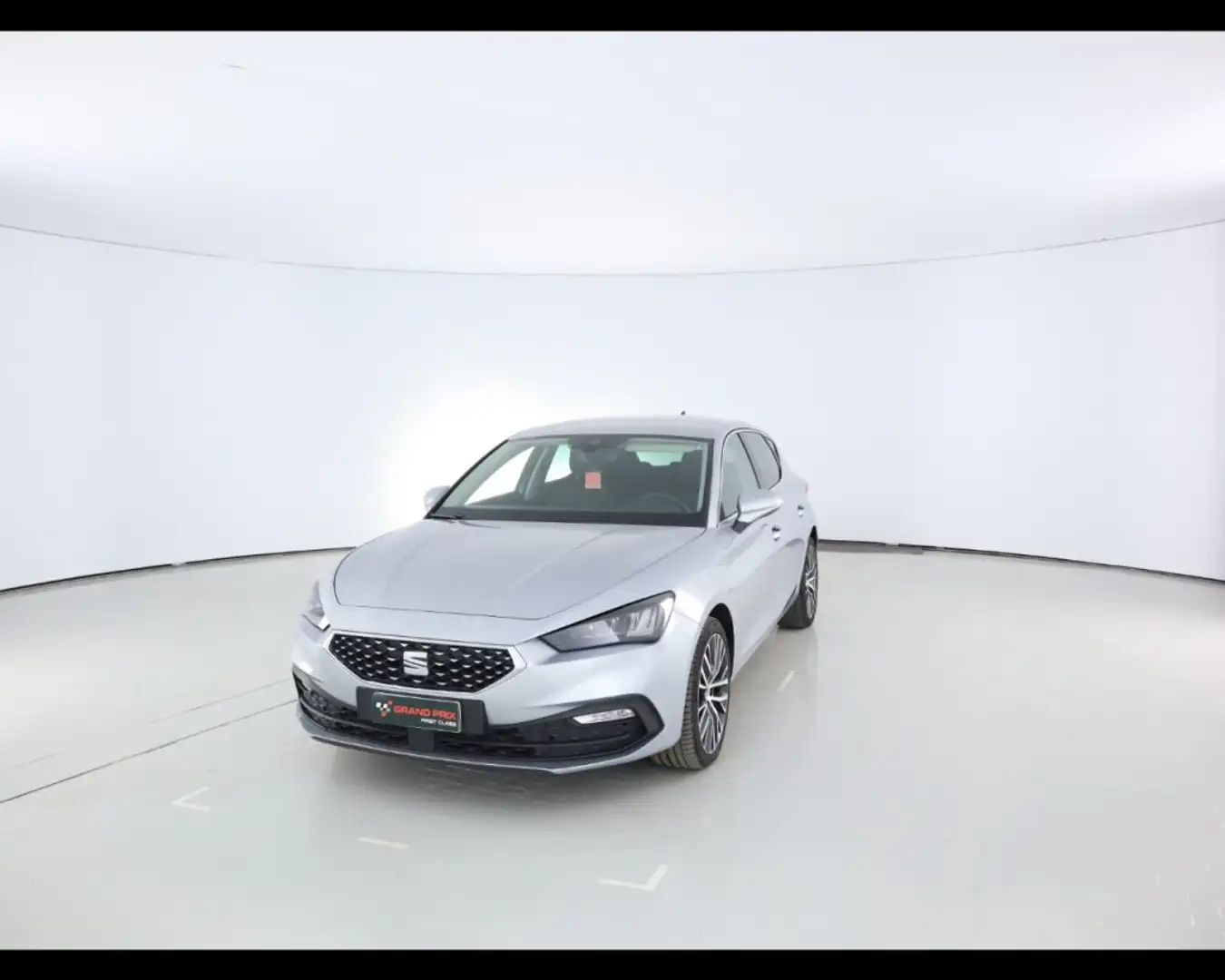 SEAT Leon 1.5 eTSI 150 CV DSG Xcellence Stříbrná - 2