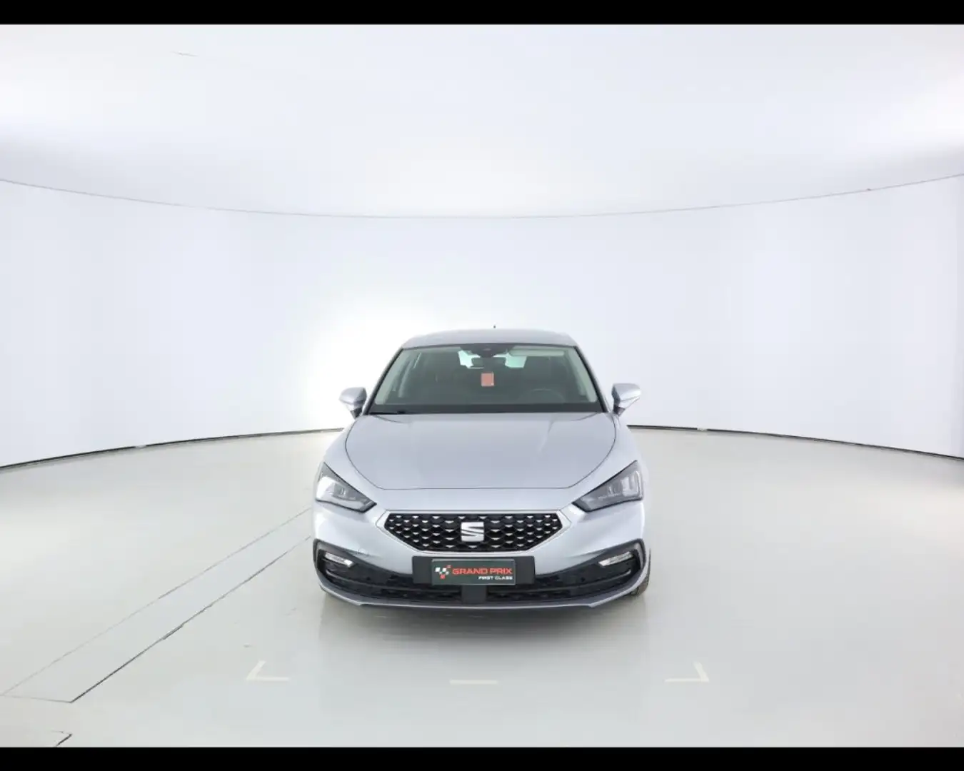 SEAT Leon 1.5 eTSI 150 CV DSG Xcellence Stříbrná - 1