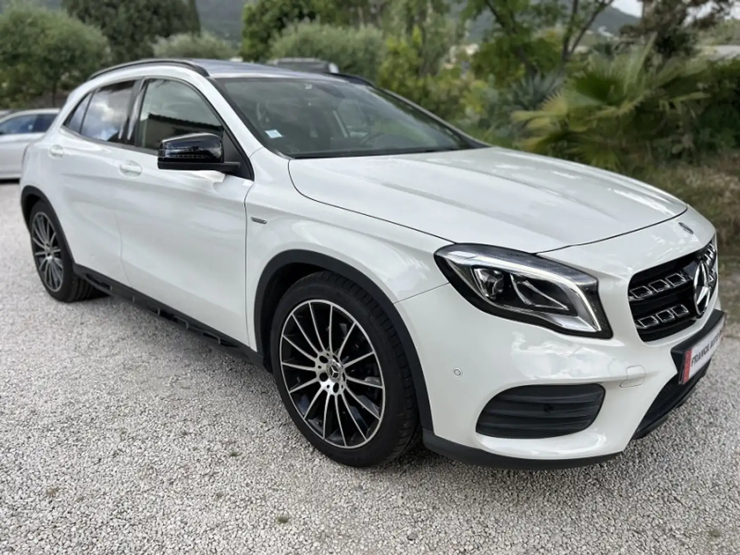 Mercedes-Benz GLA 250 250 WHITEART EDITION 4MATIC 7G-DCT Blanc - 1