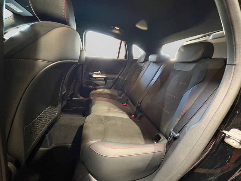 Mercedes-Benz GLA 200 AMG|LED|KAM|TOTW|AHK|SPIEGEL-P.|CarPlay| — photo 14