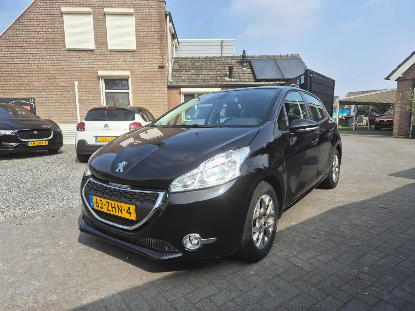 Peugeot 208 1.2 VTi Envy 5 Deurs Navi Clima Cruise 81778 Km Zwart - 2