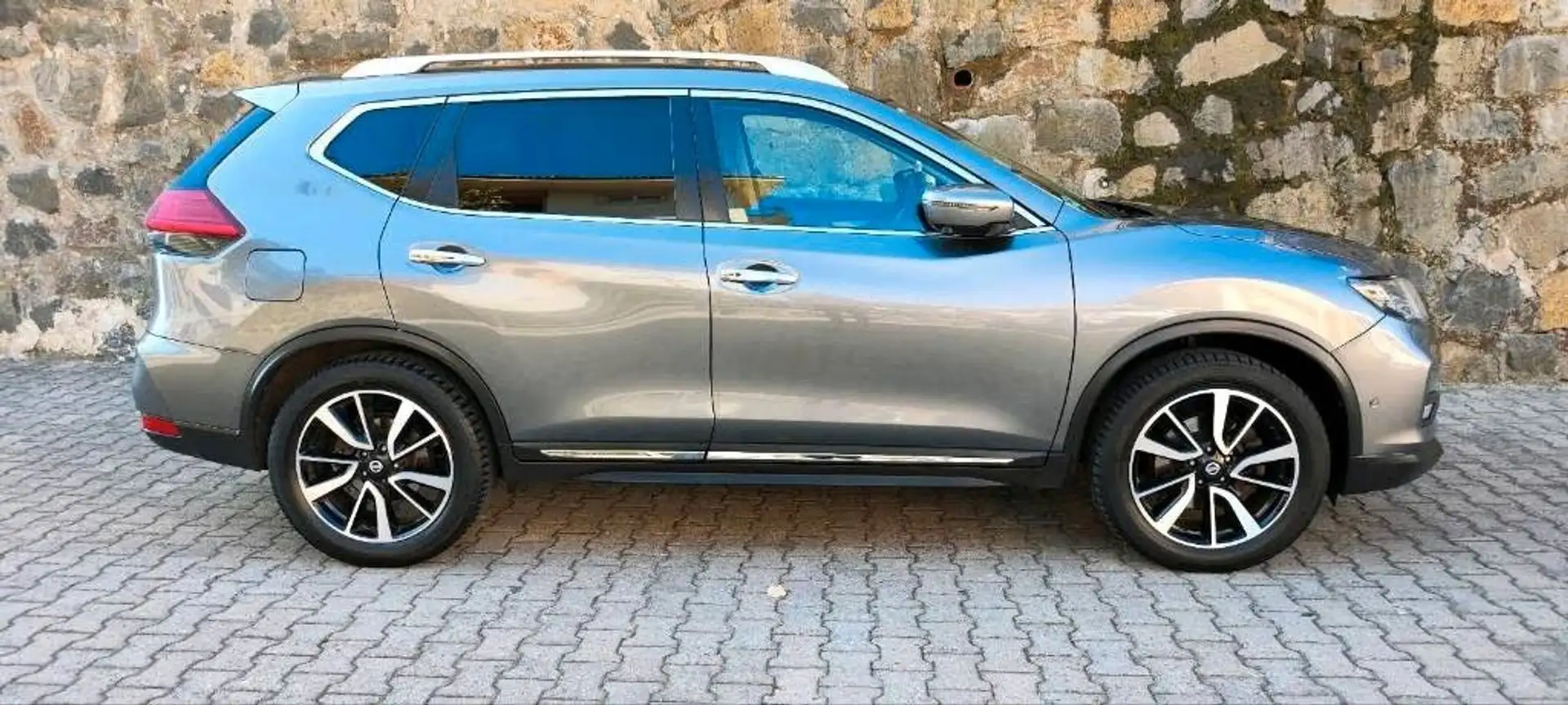 Nissan X-Trail X-Trail 2.0 dCi ALL-MODE 4x4iXtronic Tekna 7 Sitze Grau - 1