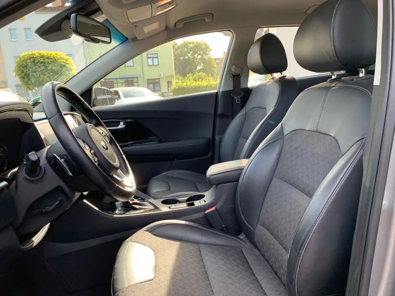 Kia Niro Hybrid Kia-Garantie+Navi+Winterpaket, миниатюра 3
