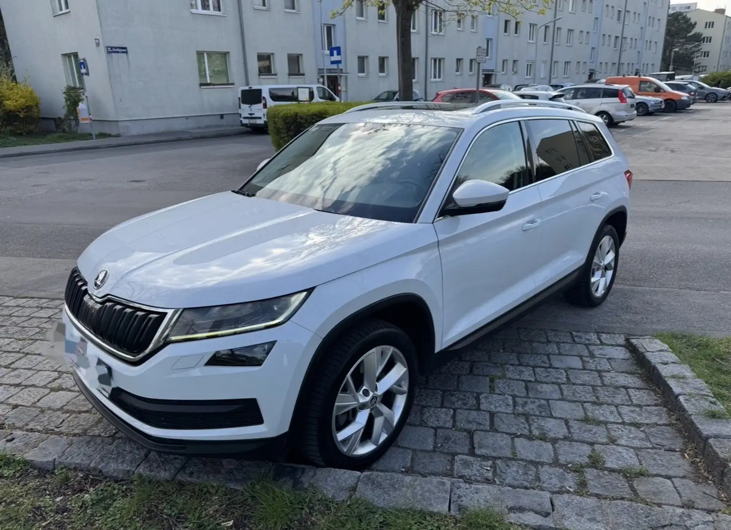 Skoda Kodiaq 2,0 TDI SCR 4x4 Scout DSG Weiß - 2