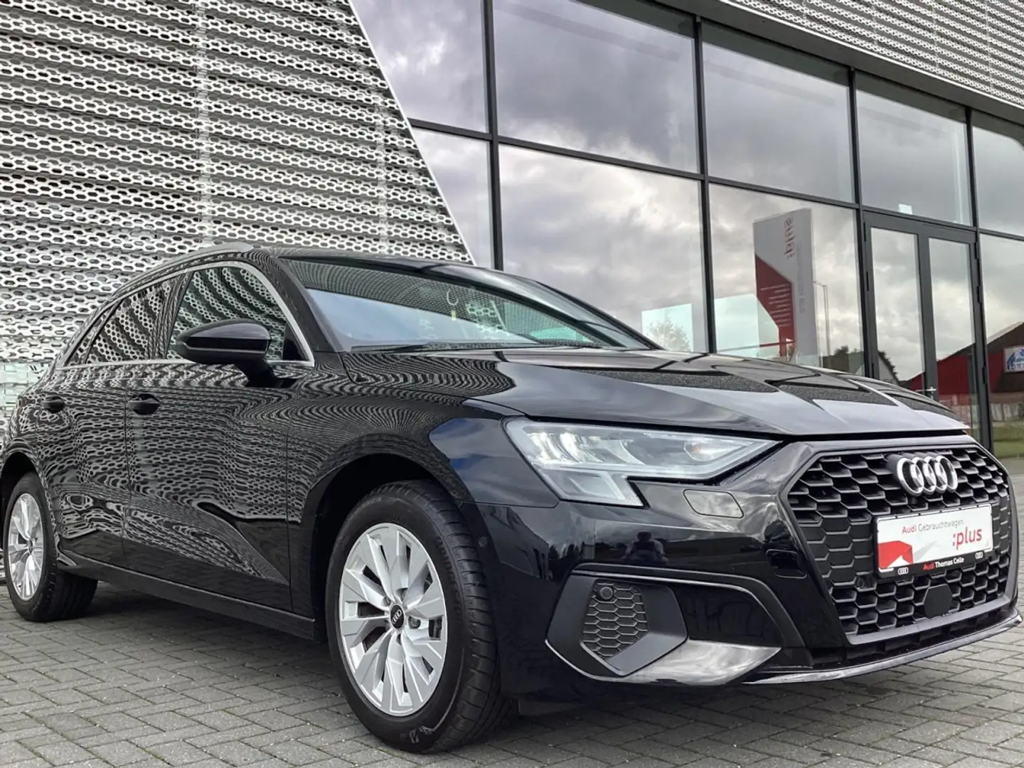 Audi A3 Sportback 40 TFSI e S tronic LED Navi ACC AHK SHZ Schwarz - 2