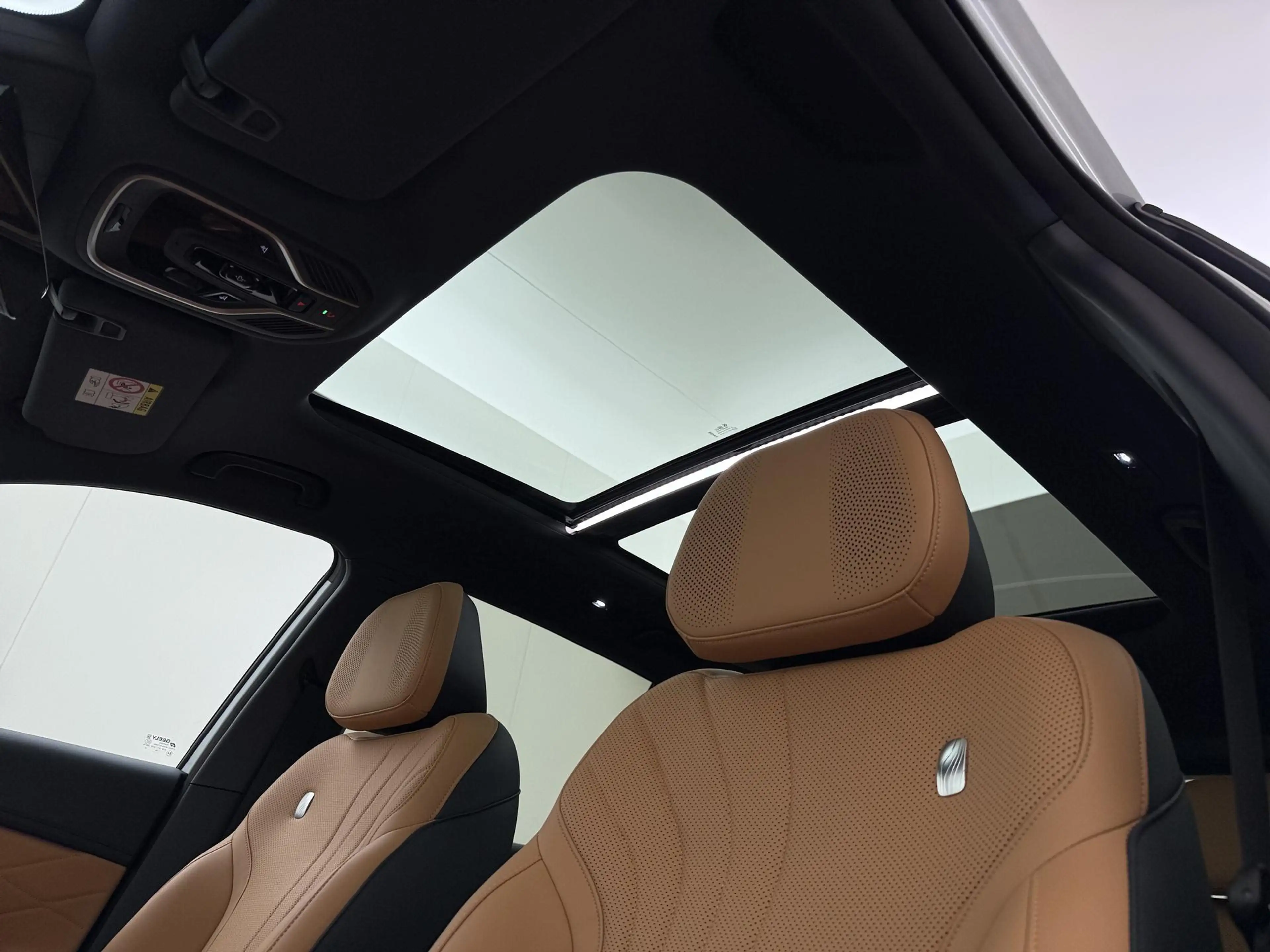 Geely Starray EM-i 1.5 Max+ 136KM Elektrisch/Pano/Massage/Leder/Direc — photo 18