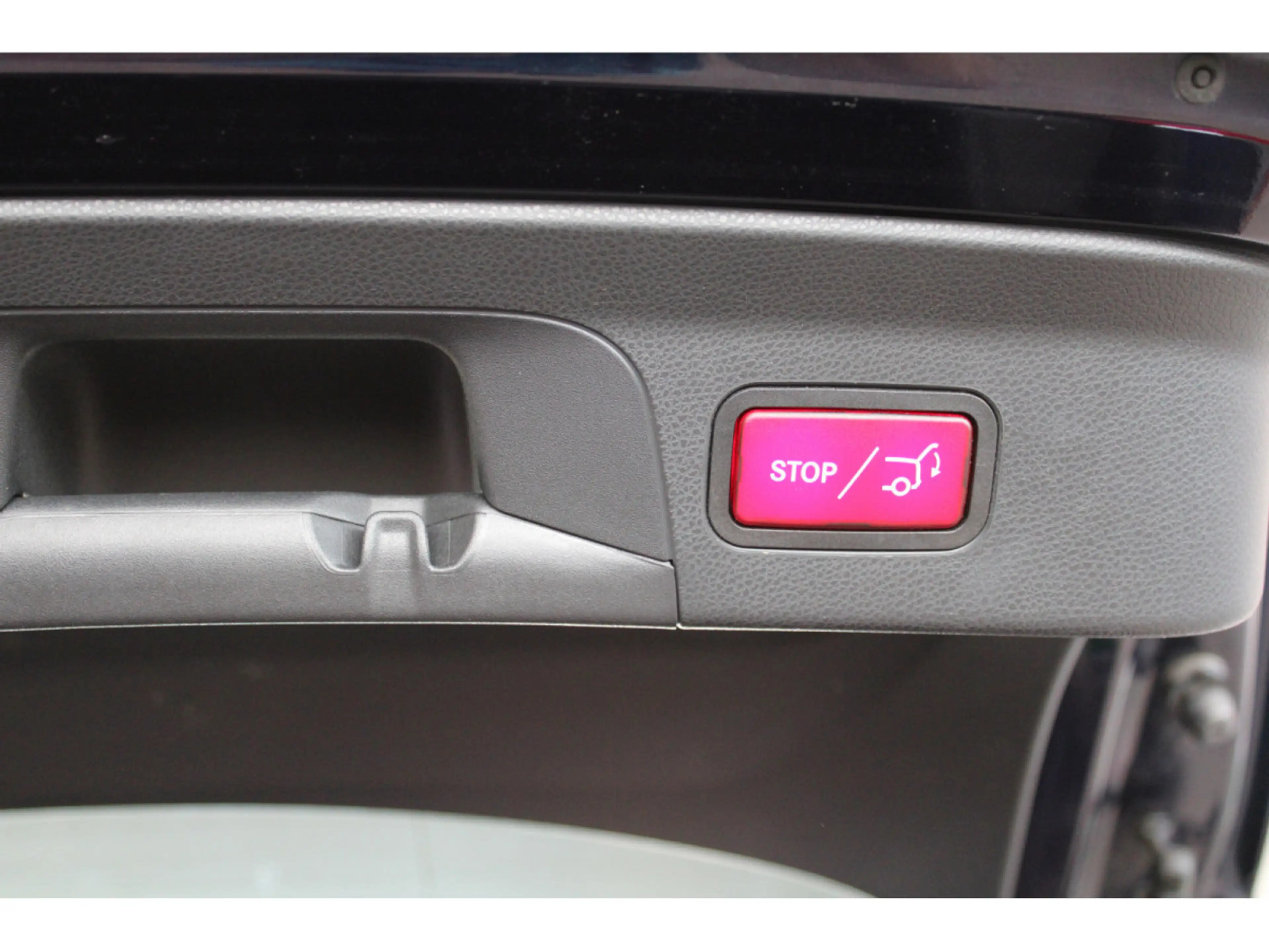 Mercedes-Benz GLC 250 4 MATIC COUPE AMG LINE PANO CUIR NAVI 1 HAND — photo 14