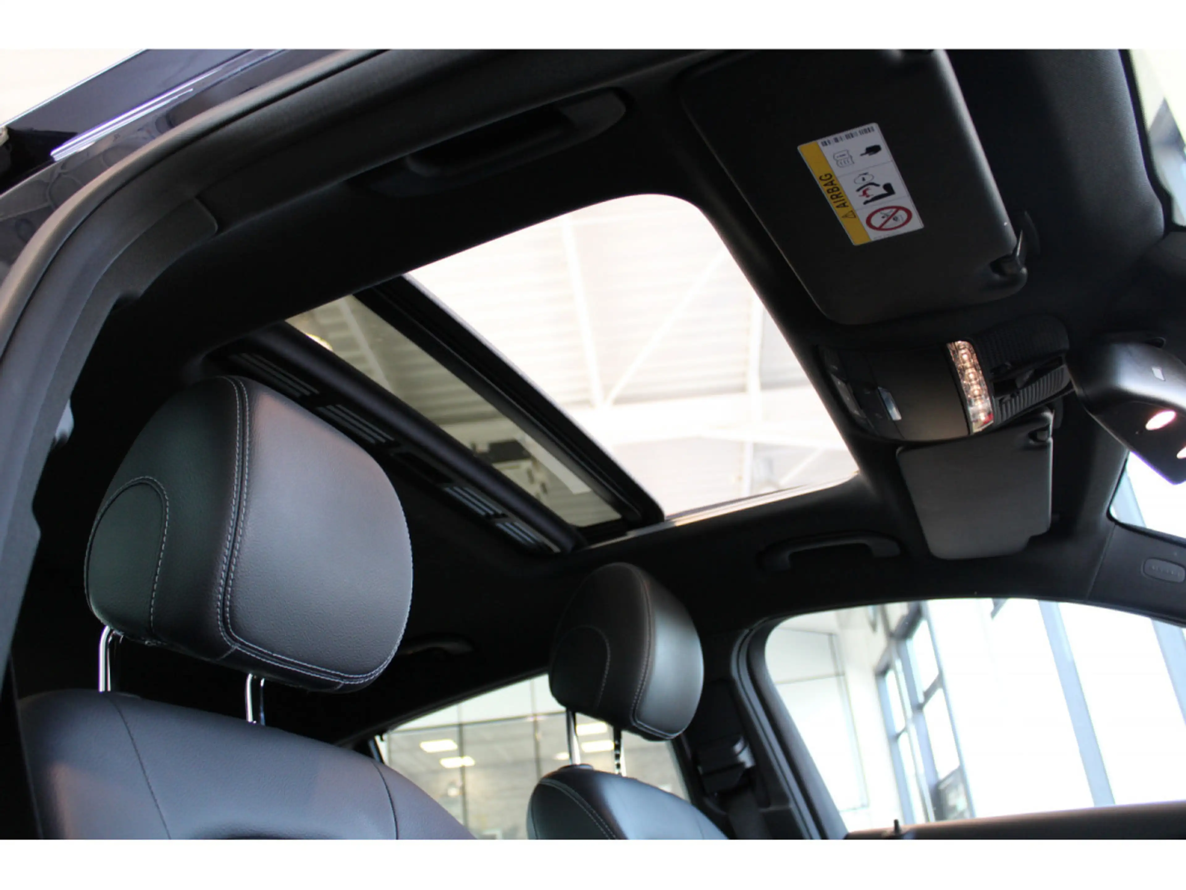 Mercedes-Benz GLC 250 4 MATIC COUPE AMG LINE PANO CUIR NAVI 1 HAND — photo 7
