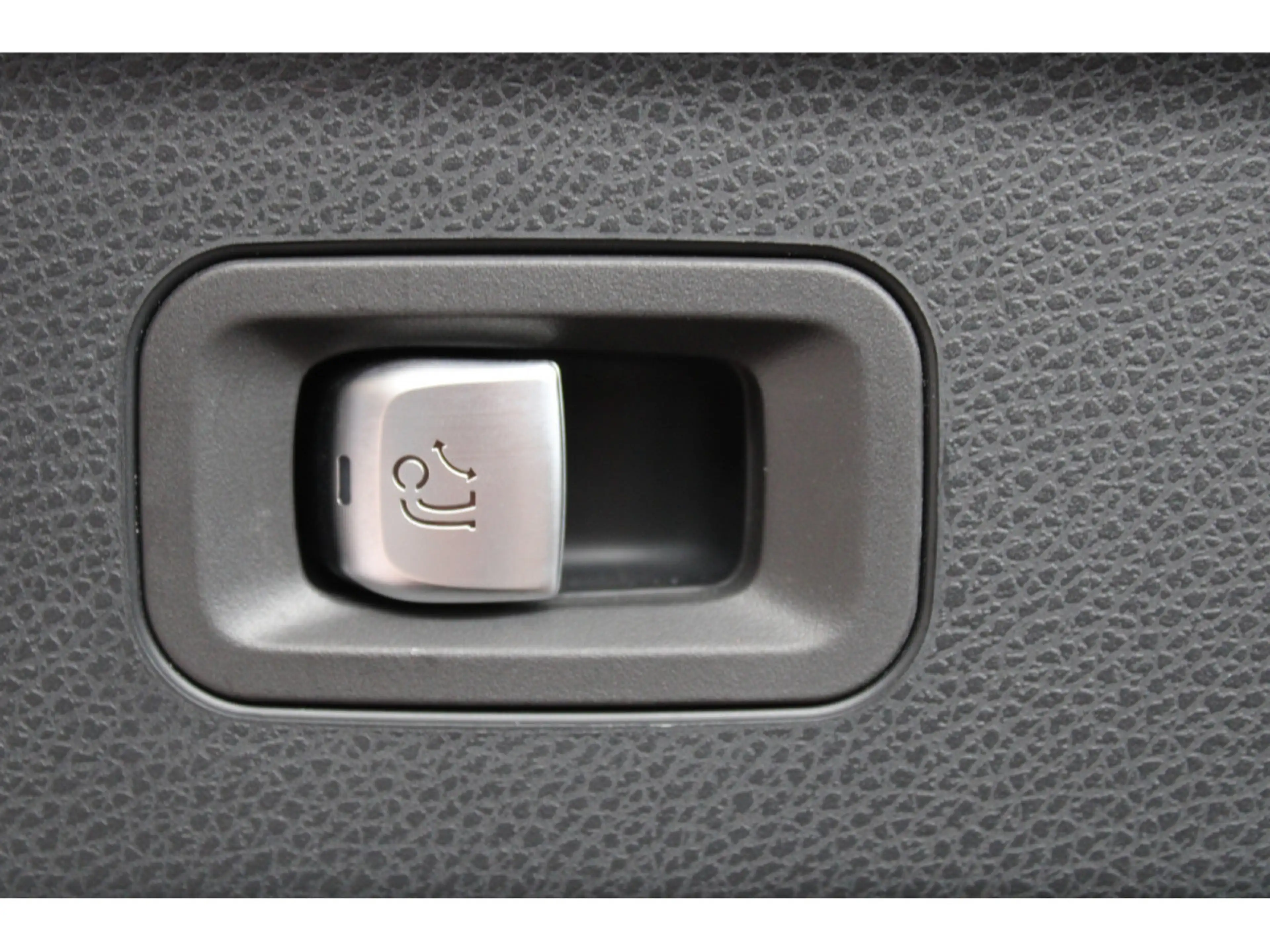 Mercedes-Benz GLC 250 4 MATIC COUPE AMG LINE PANO CUIR NAVI 1 HAND — photo 15