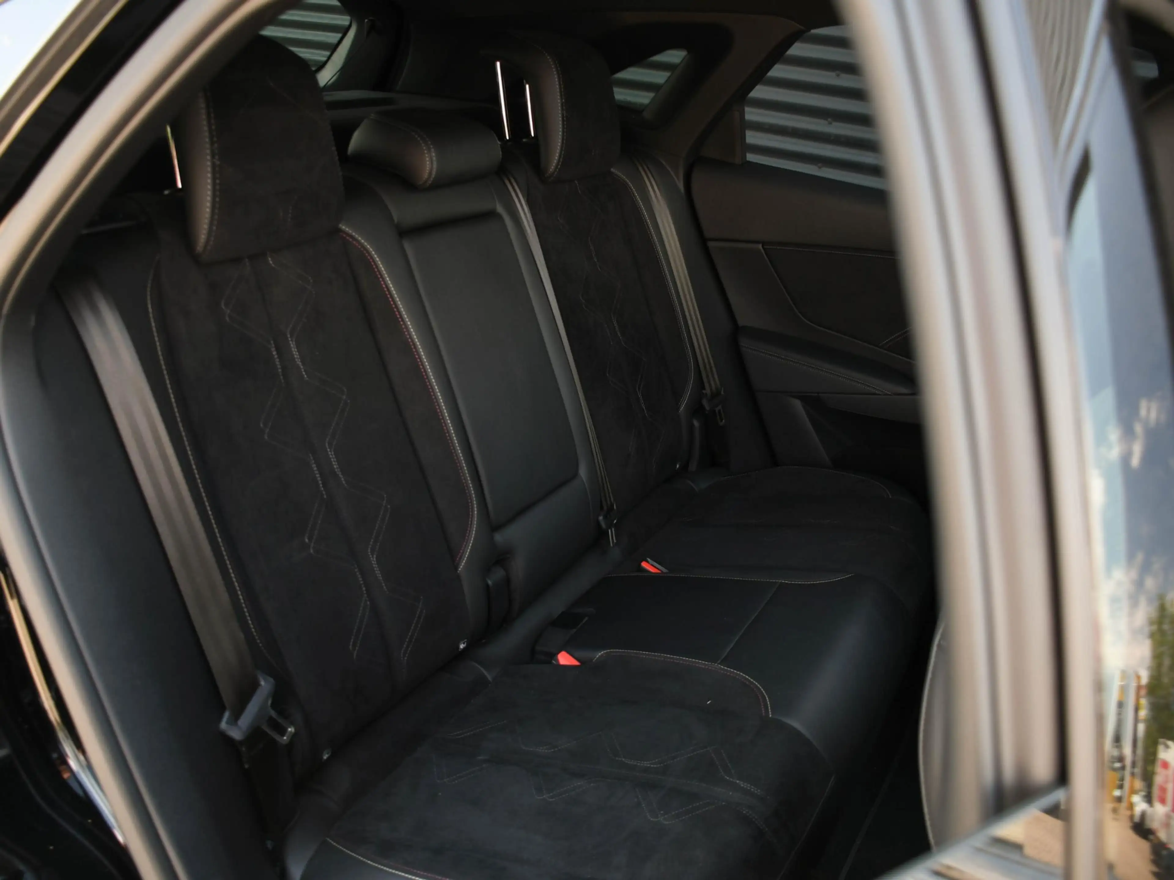 DS Automobiles DS 7 Performance Line+ 1.6 E-Tense 225pk Automaat PANO- — photo 13