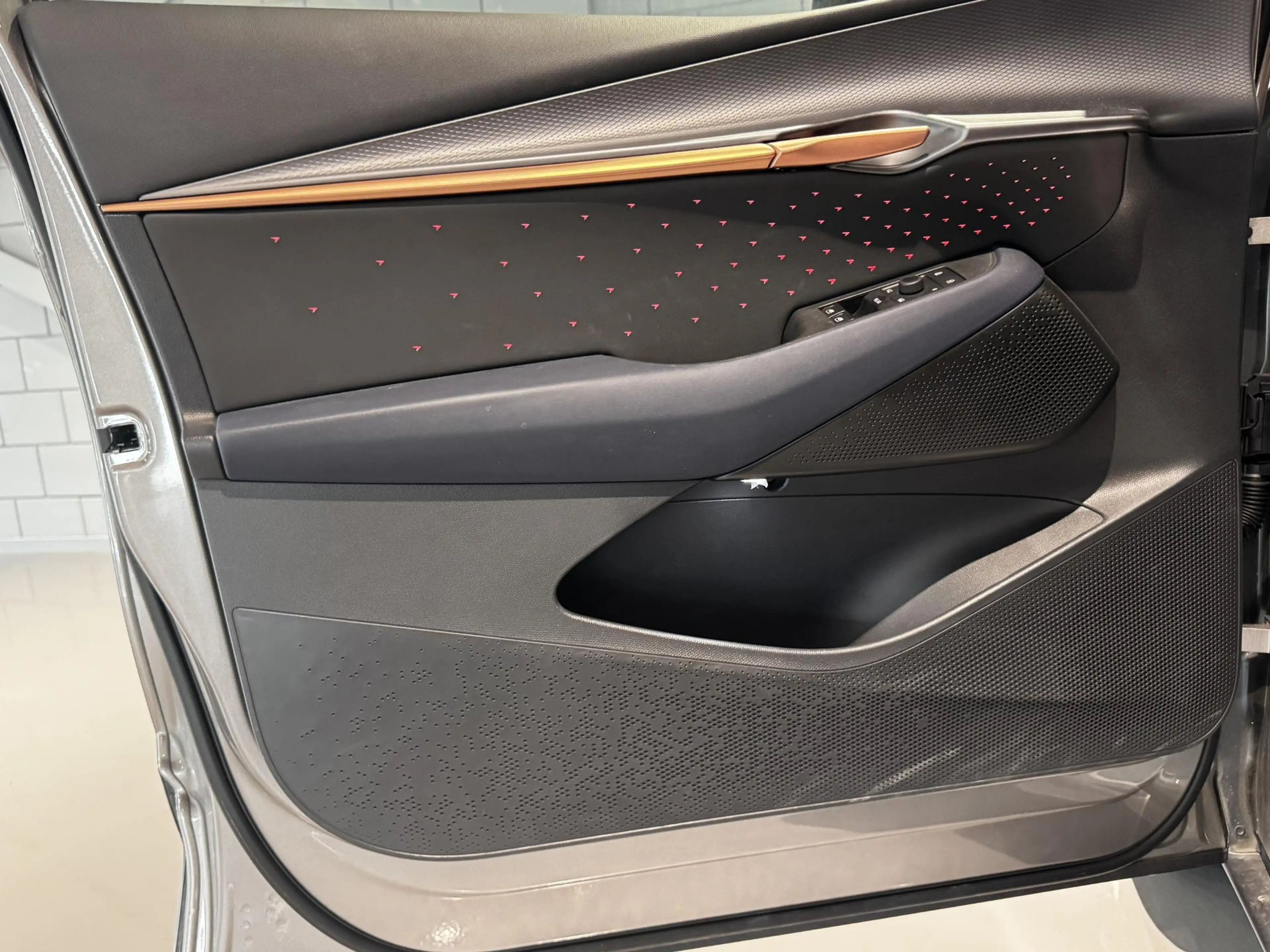 CUPRA Tavascan VZ Adrenaline 82 kWh AWD | Sennheiser | Pano — photo 10