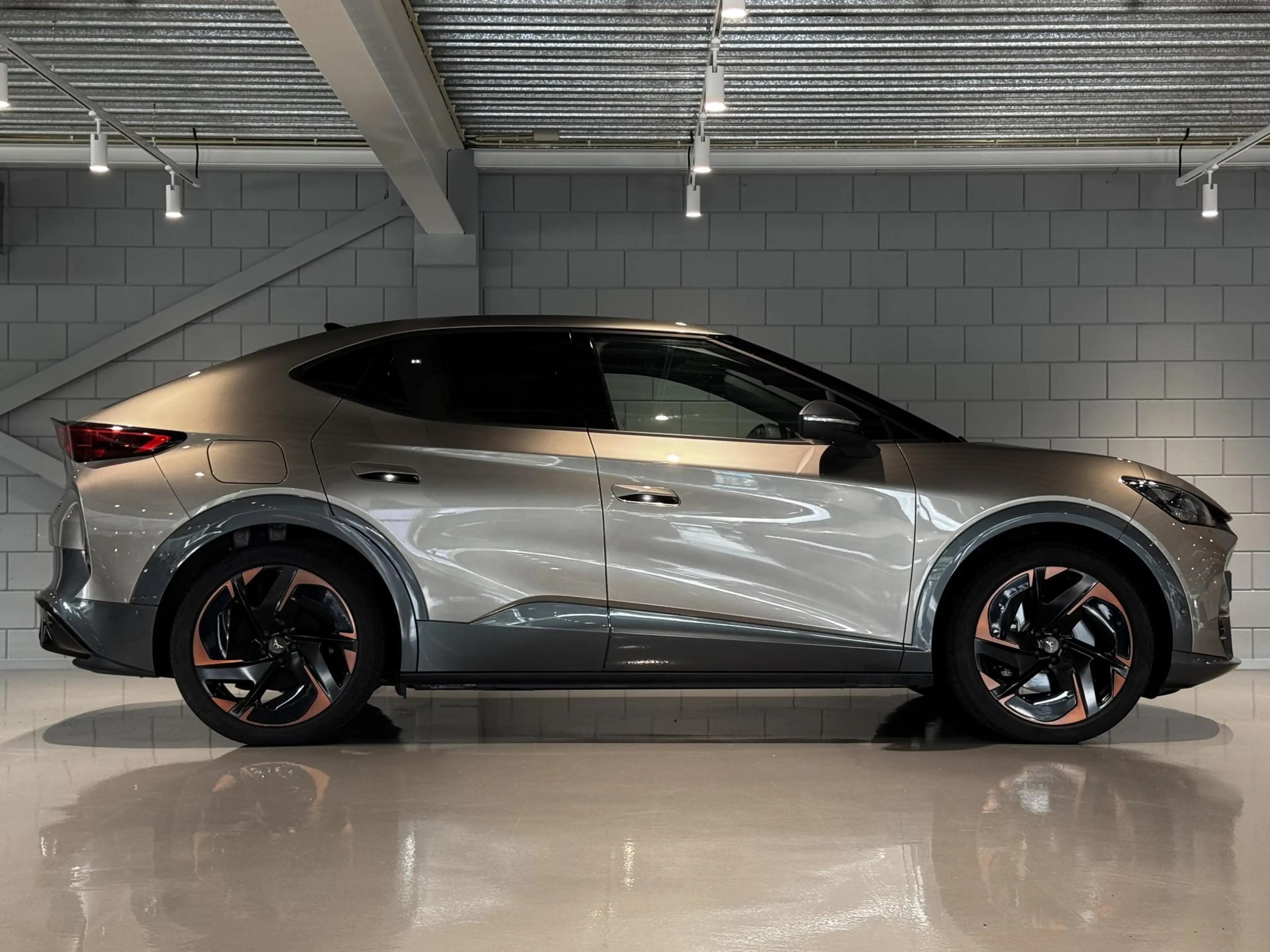 CUPRA Tavascan VZ Adrenaline 82 kWh AWD | Sennheiser | Pano — photo 4