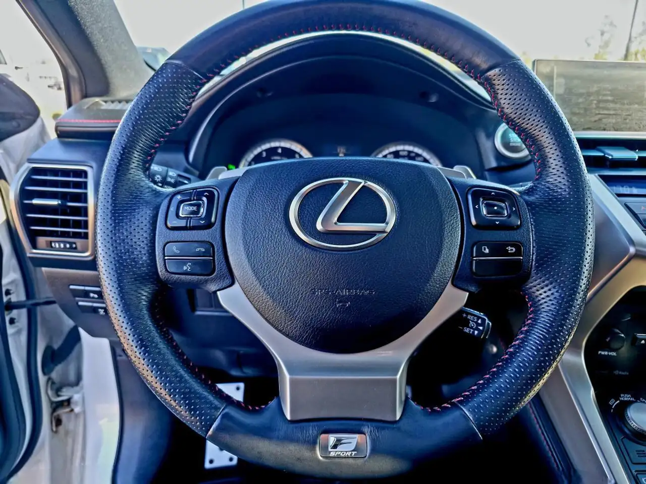 Lexus NX снимка Lexus NX