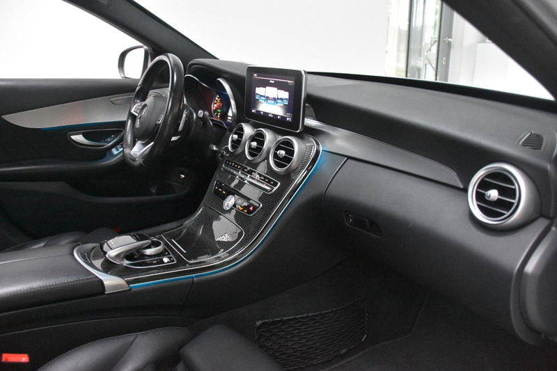 Mercedes-Benz C 400 T 4Matic AMG Panorama 360° Leder — photo 11