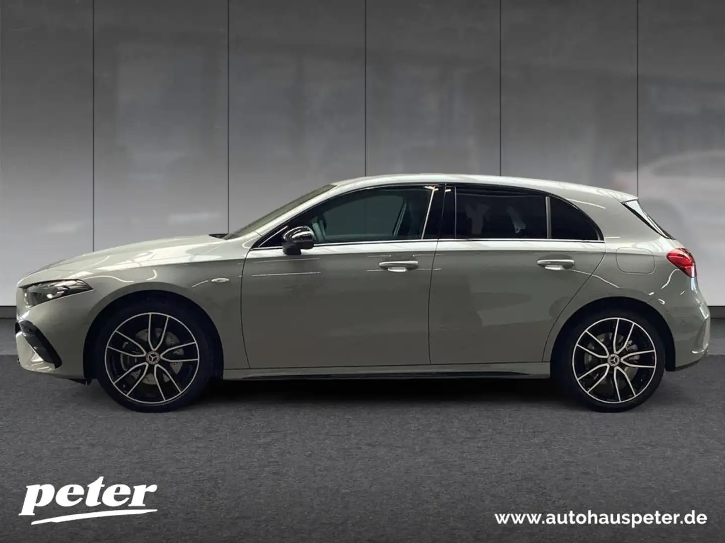 Mercedes-Benz A 250 e Kompaktlimousine mit EQ Hybrid Technologie AMG+1 Grau - 1