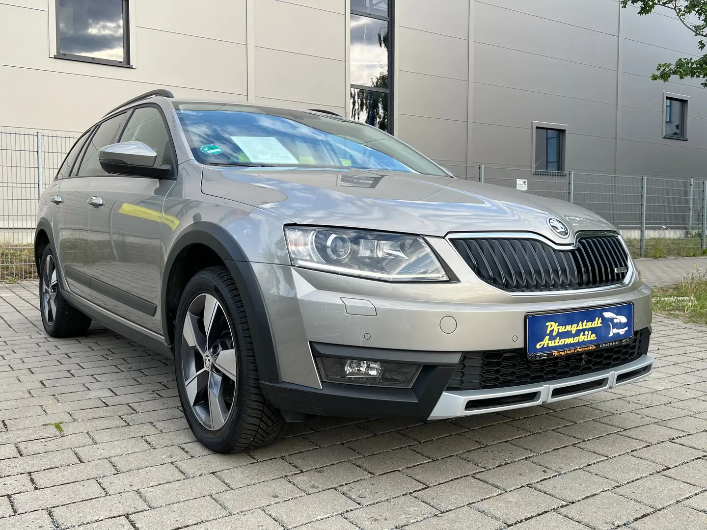 Skoda Octavia RS-LiNE/1Hand/AHk/Tüv 11/2026/Euro6-AutmatikGet Bronze - 1