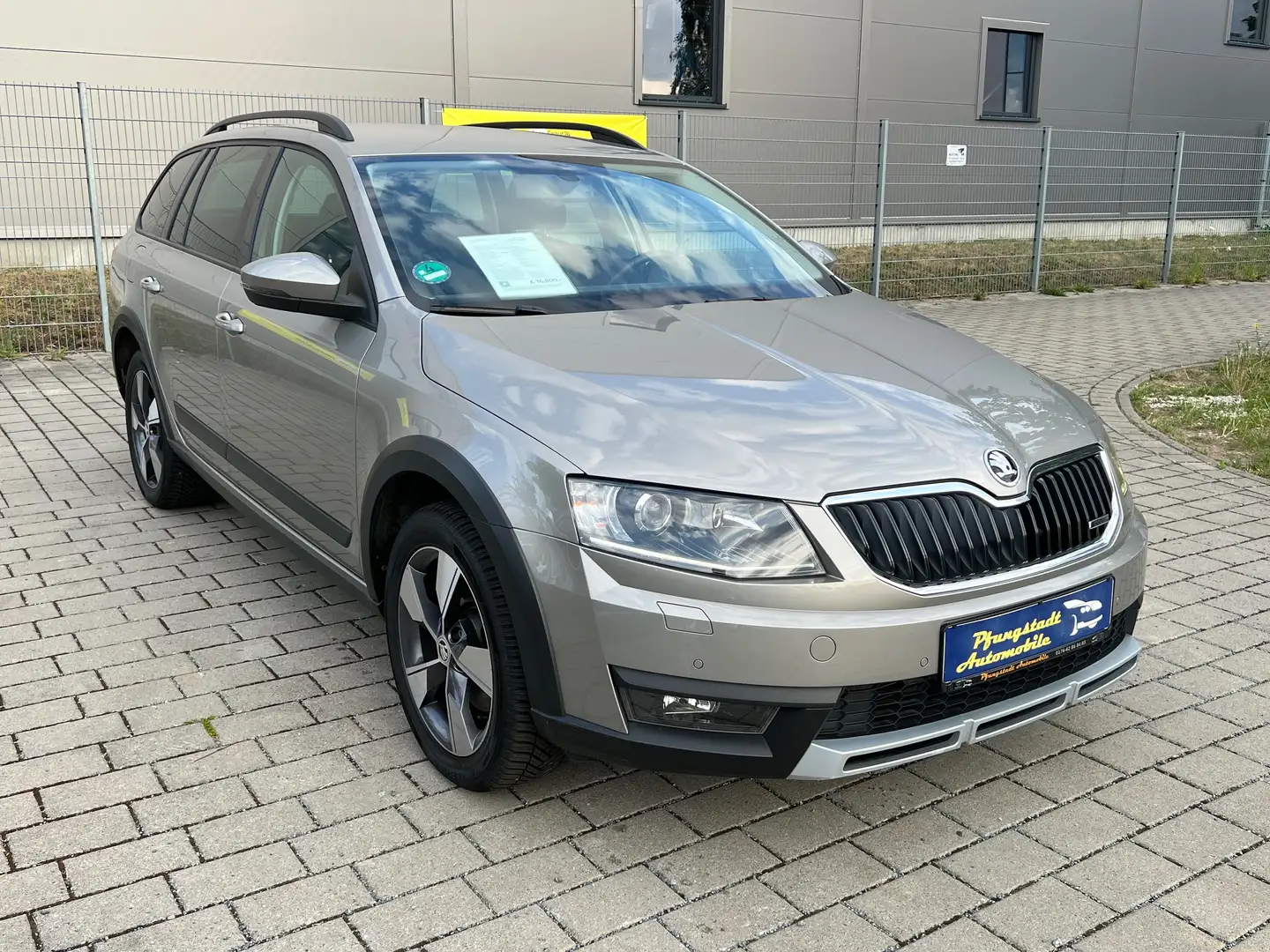 Skoda Octavia RS-LiNE/1Hand/AHk/Tüv 11/2026/Euro6-AutmatikGet Bronze - 2