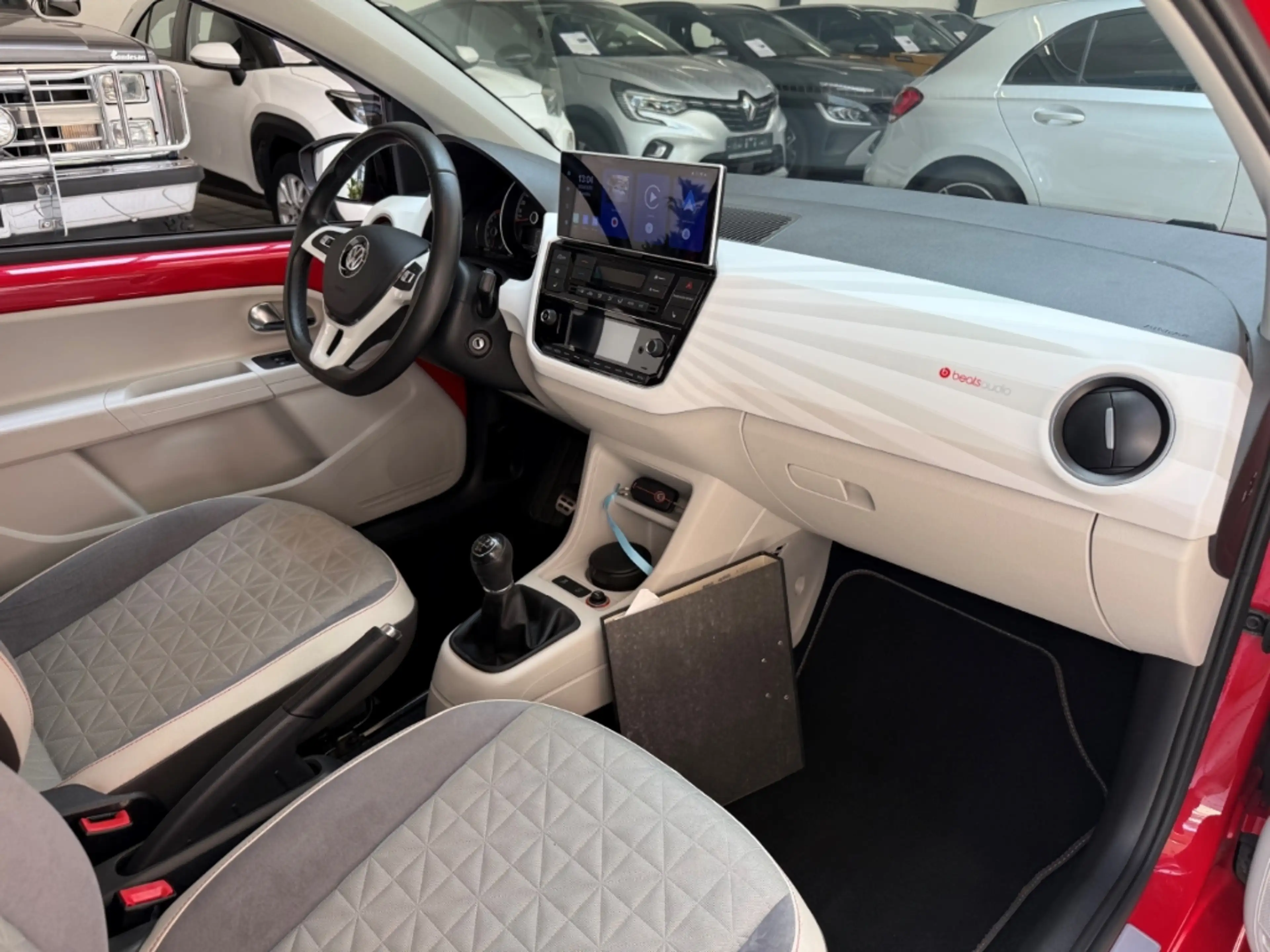 Volkswagen up! beats BMT Start-Stopp Scheckheft Soundsystem Dyn. — photo 10