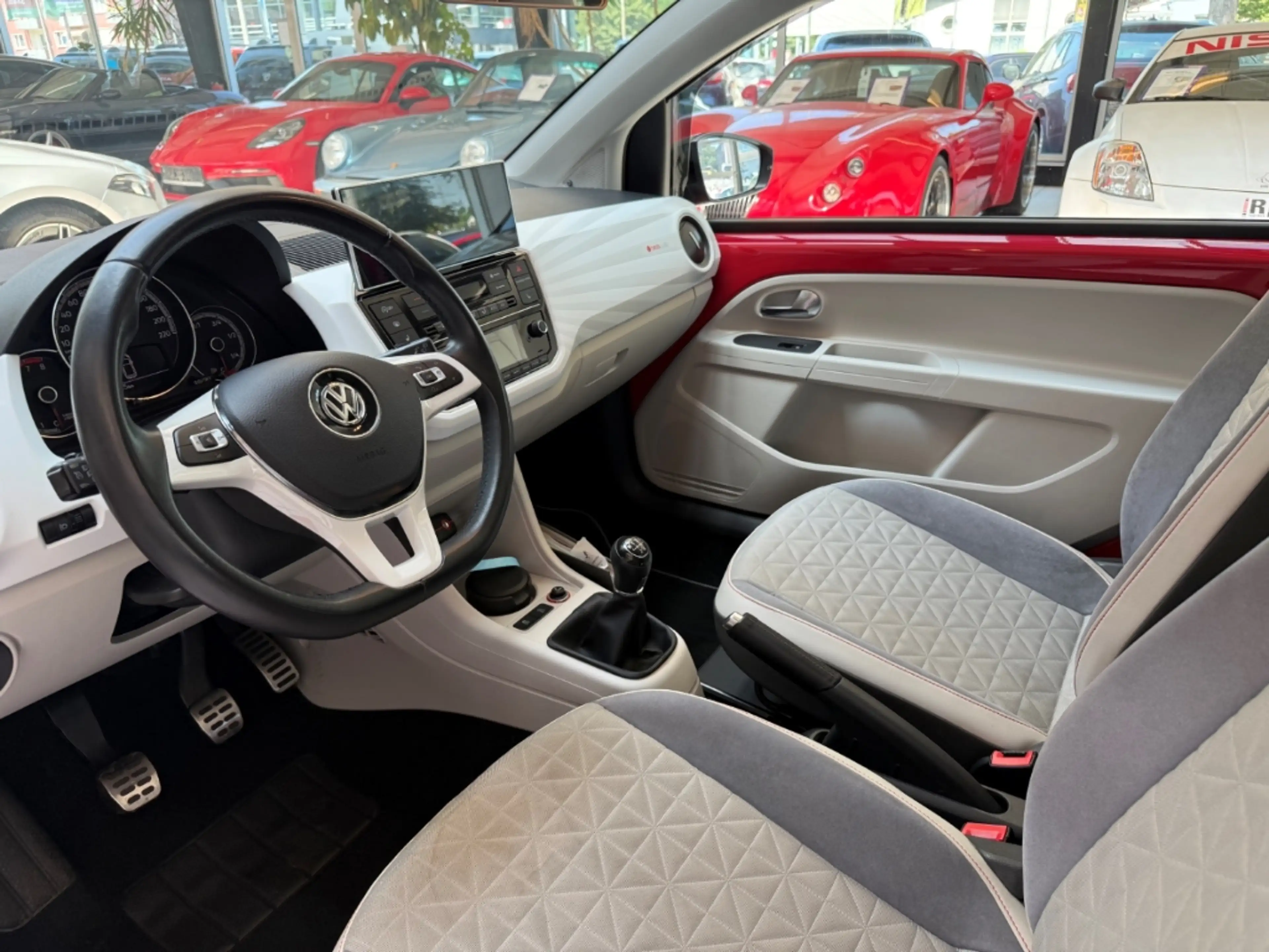 Volkswagen up! beats BMT Start-Stopp Scheckheft Soundsystem Dyn. — photo 9