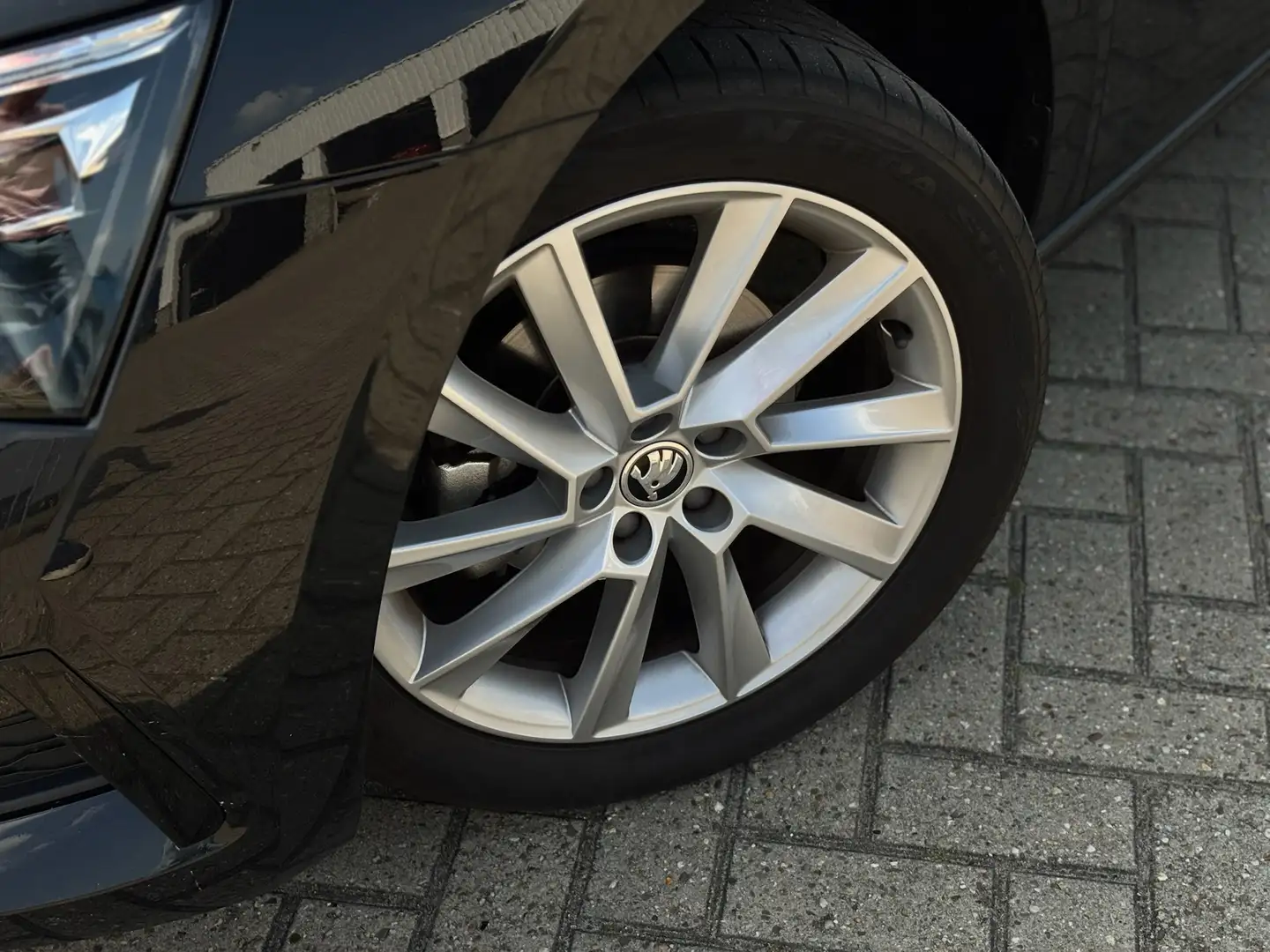 Skoda Scala 1.0 TSI Business Edition Bom volle in nieuw staat Zwart - 2
