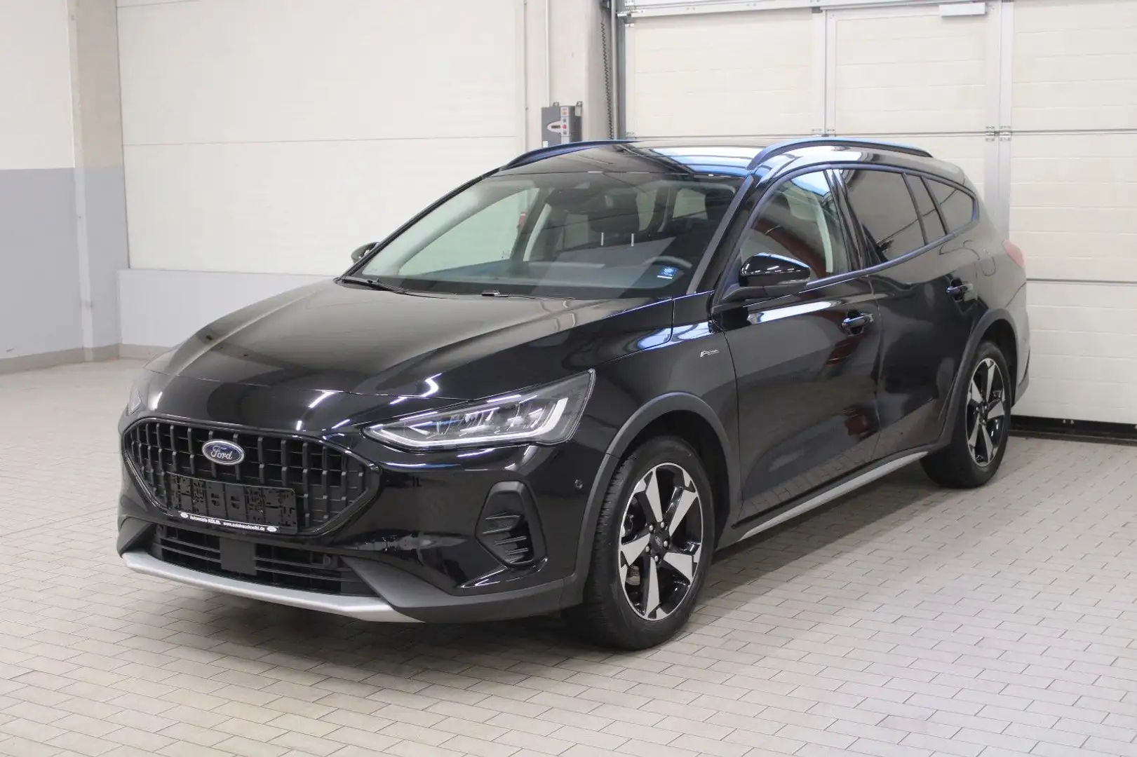 Ford Focus Turnier 1.0 Aut. Active X, PANORAMA/iACC Schwarz - 2