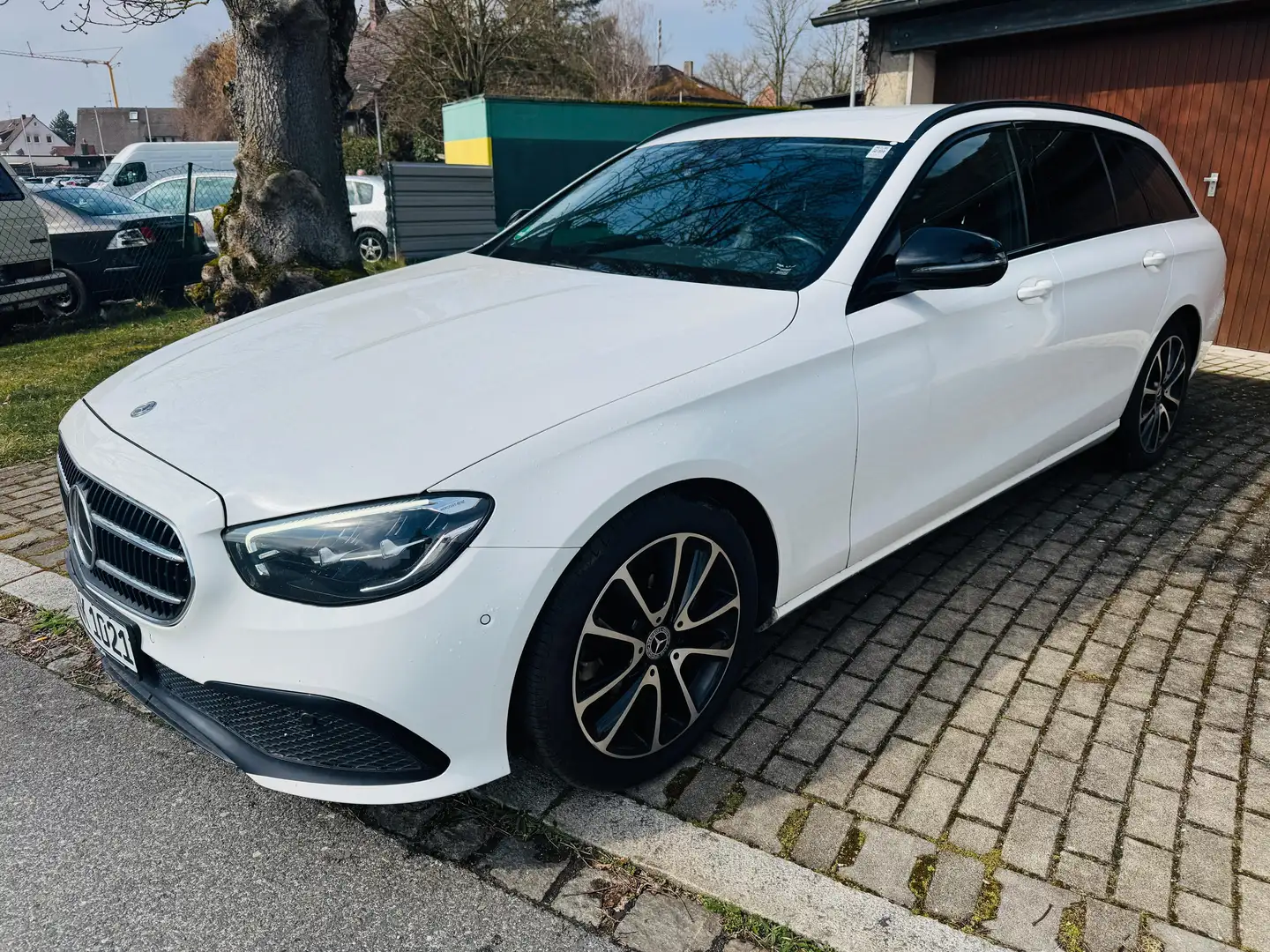 Mercedes-Benz E 220 E220d MBUX DISTRONIC AHK KAMERA 1HAND TÜV 01/26 Blanc - 2