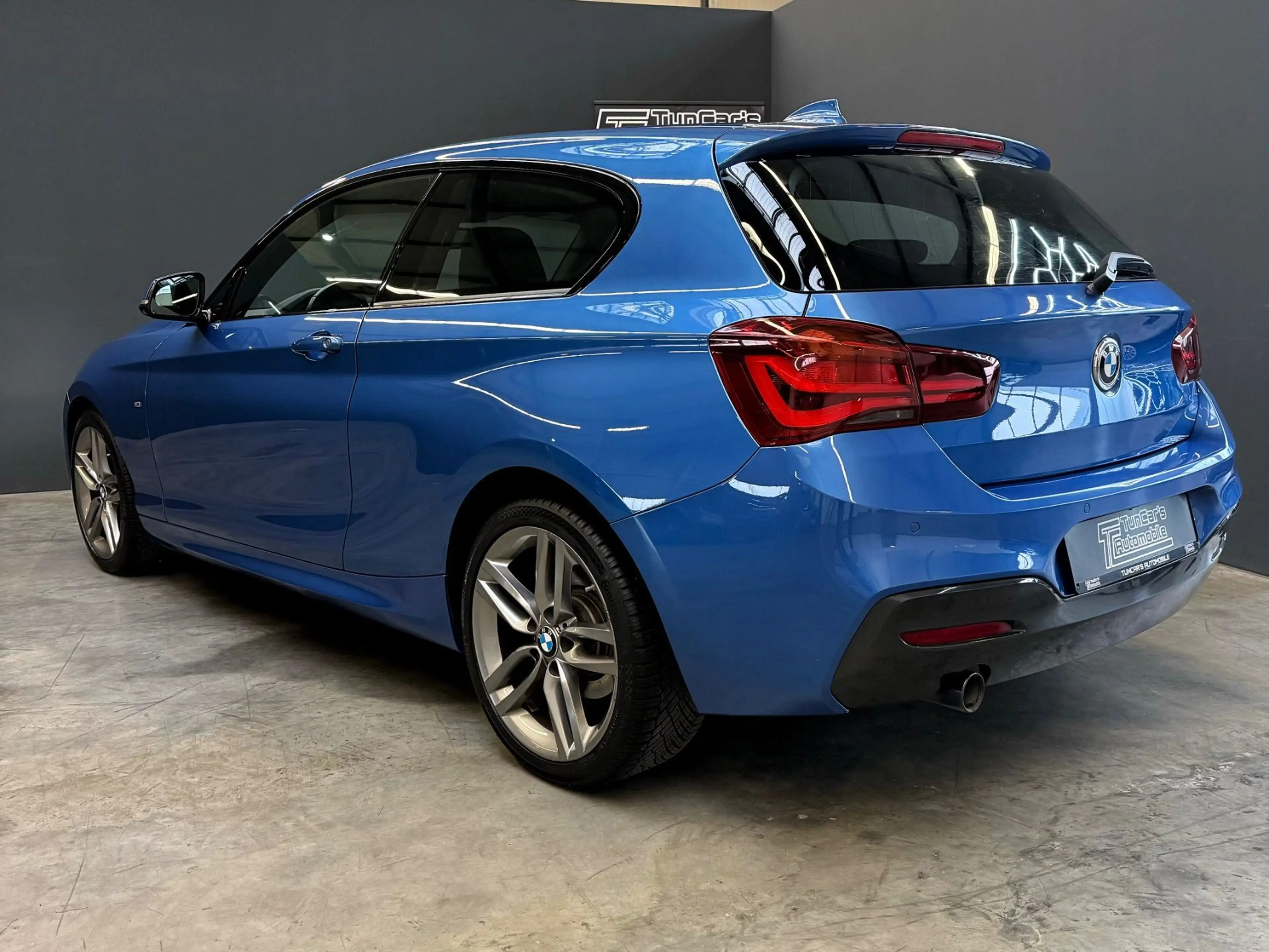 BMW 118 d M Sport LED/AHK/Navi/Schiebedach/SHZ — photo 3