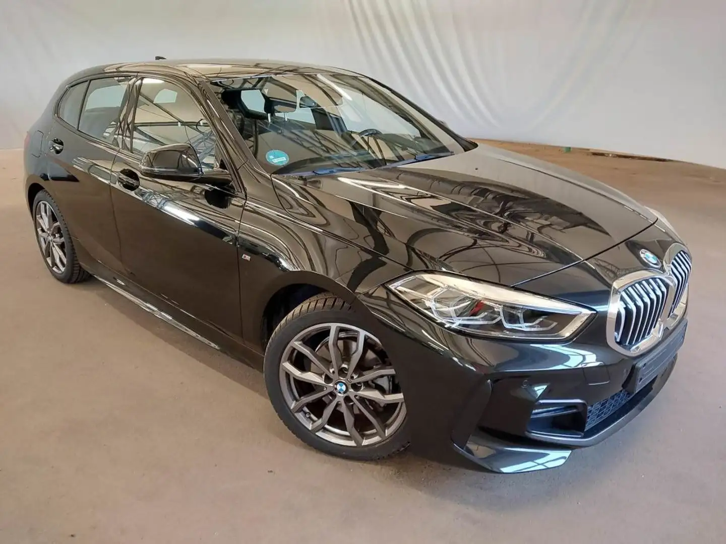 BMW 118 i M Sport LCProf HiFi Nav LED Lenkrhz Sitzhz PDC Schwarz - 1