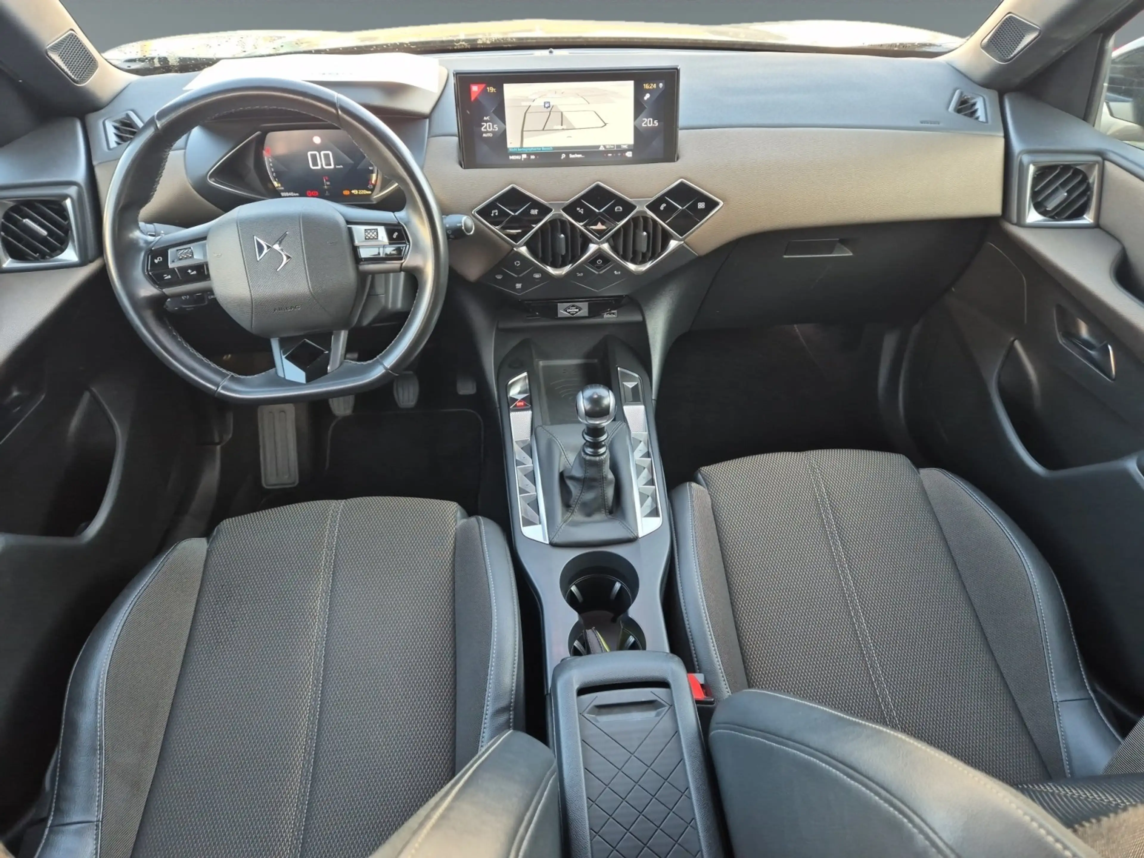 DS Automobiles DS 3 Crossback 1.2 PureTech NAVI*KLIMA*RFK*PDC* — photo 11