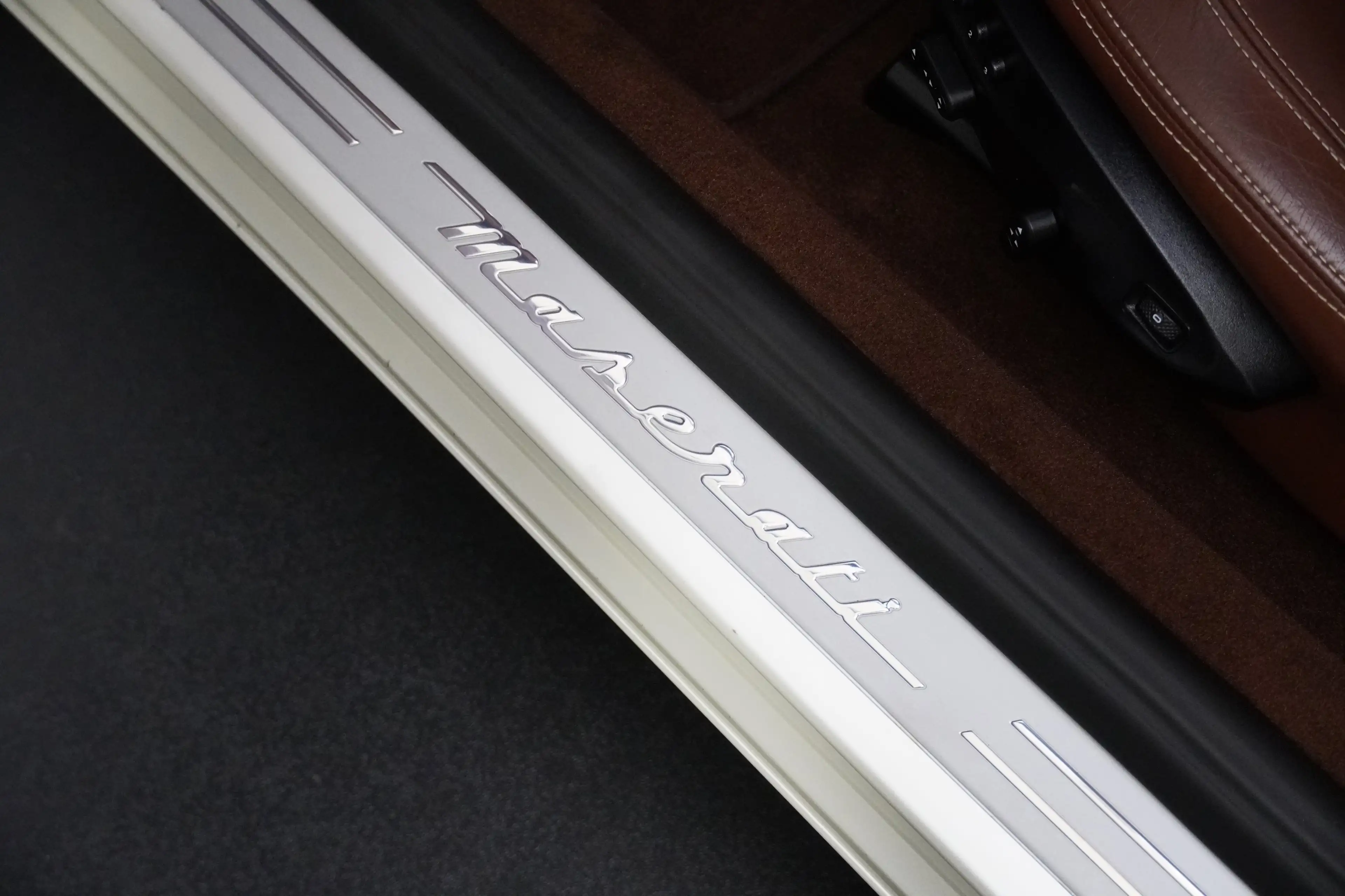 Maserati GranCabrio — photo 10