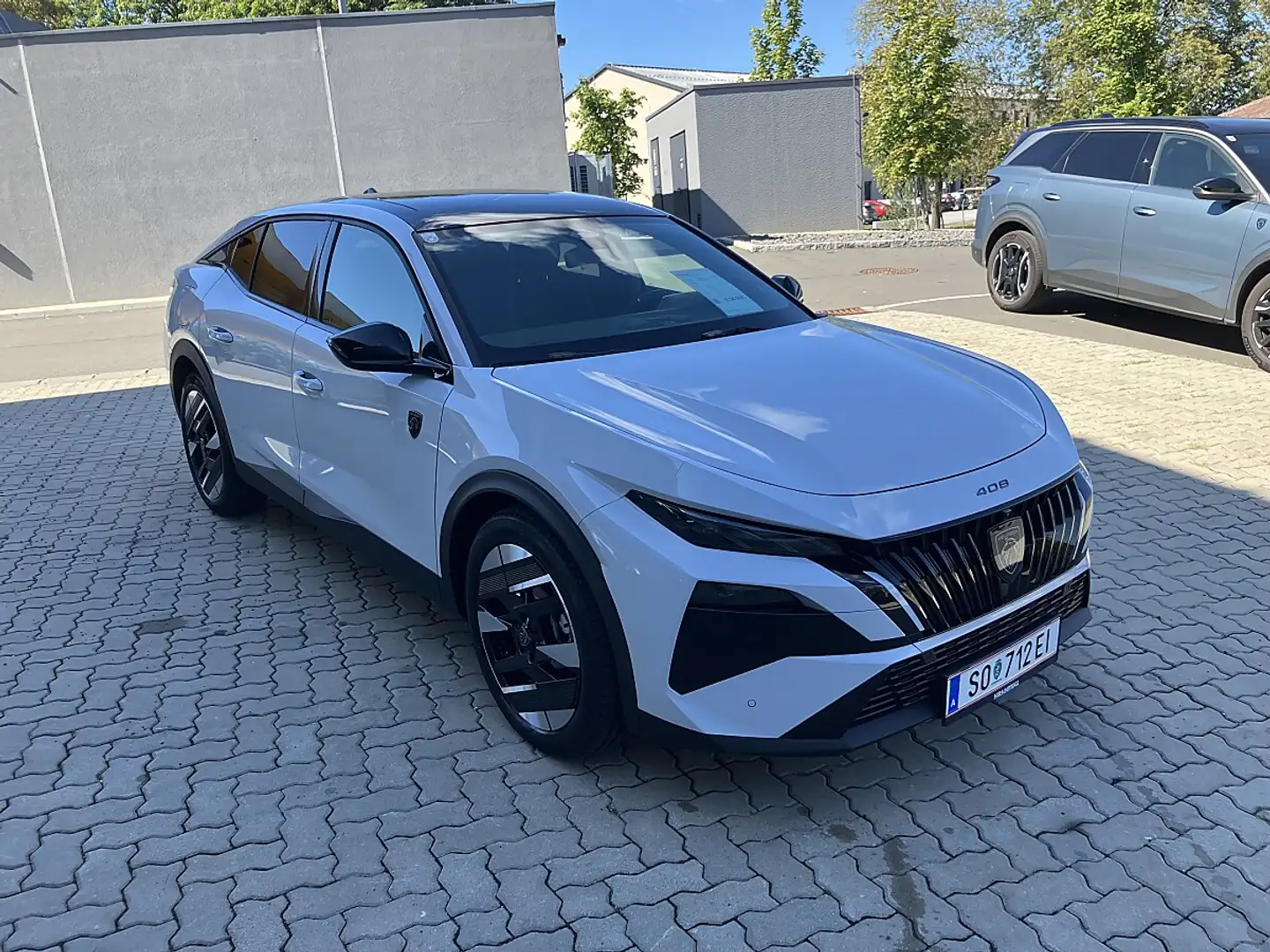 Peugeot 408 Hybrid 145 e-DCS6 GT Exclusive Weiß - 2