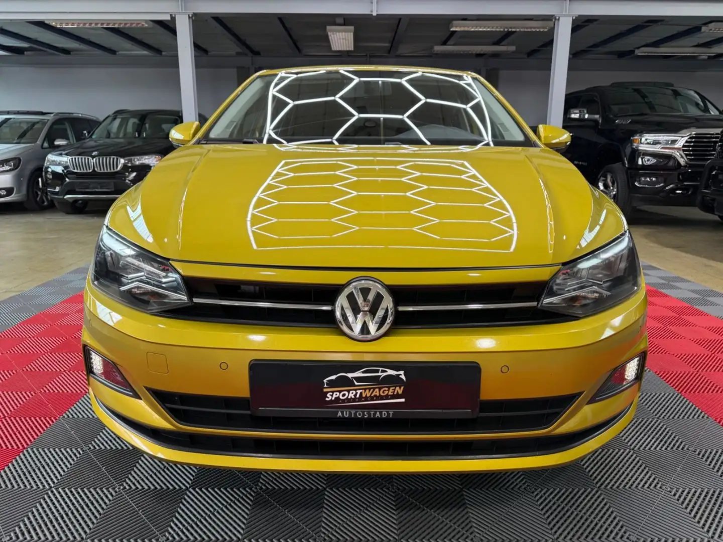 Volkswagen Polo VI Comfortline Jaune - 2