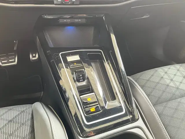Volkswagen Golf view 9