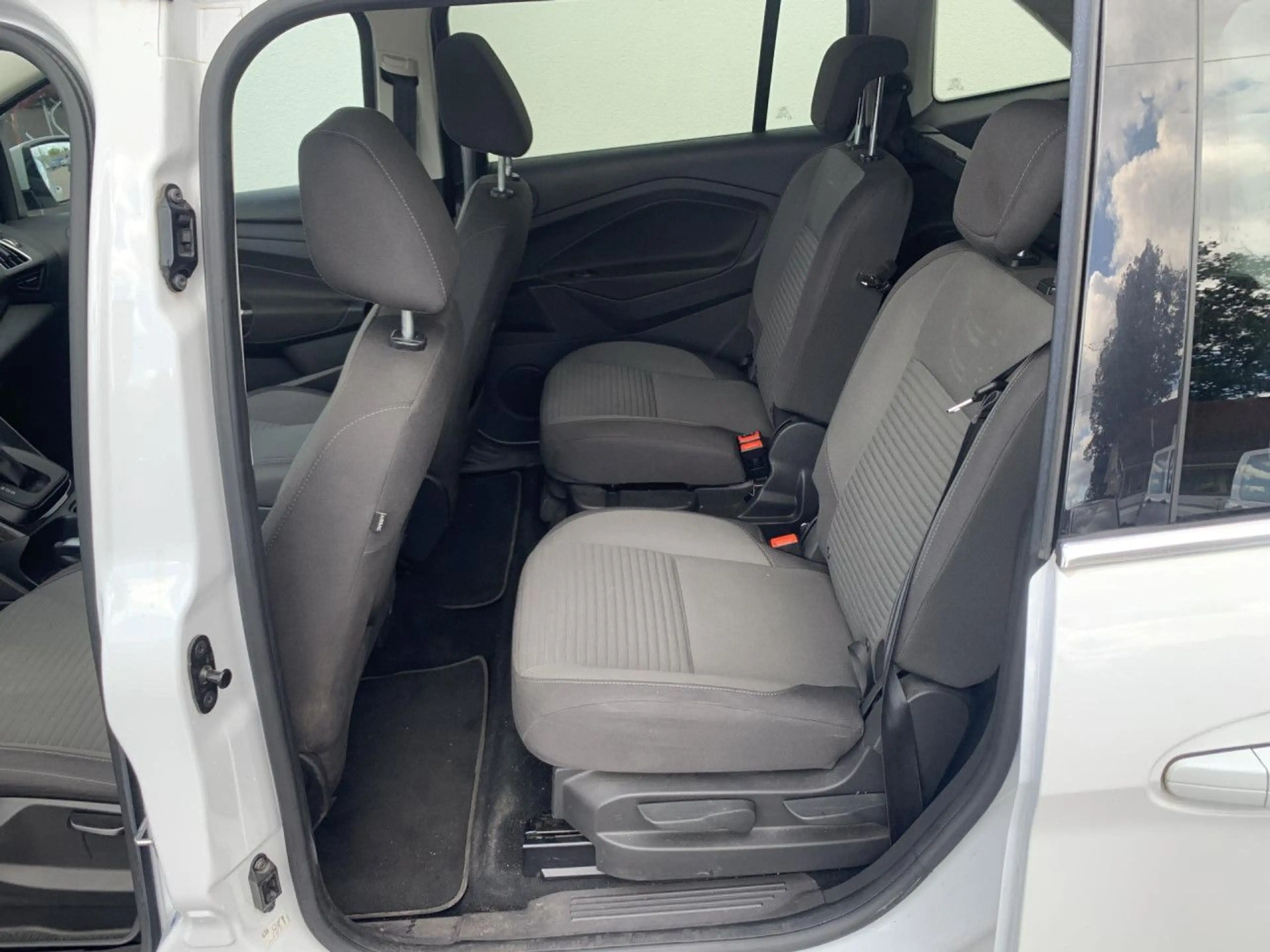 Ford Grand C-Max 1,5 Automatik Navi 7-Sitzer Panorama — photo 13