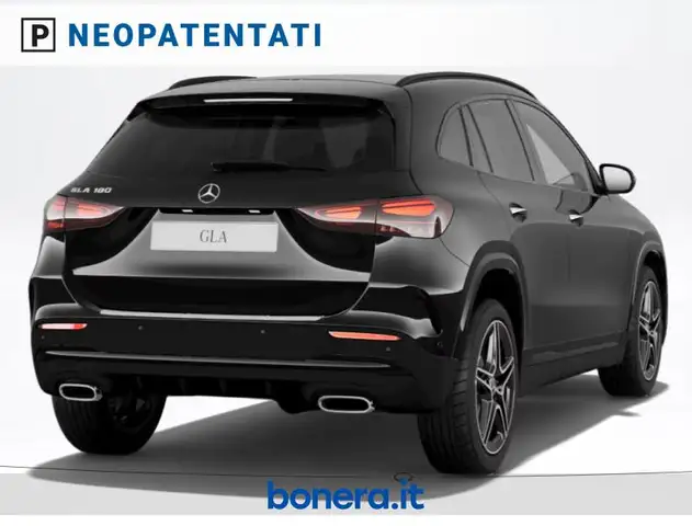 Mercedes-Benz Gla view 3
