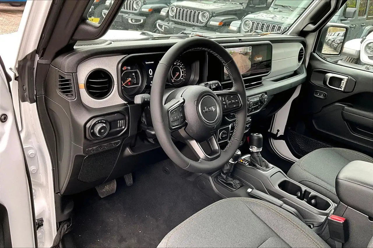 Jeep Wrangler снимка Jeep Wrangler