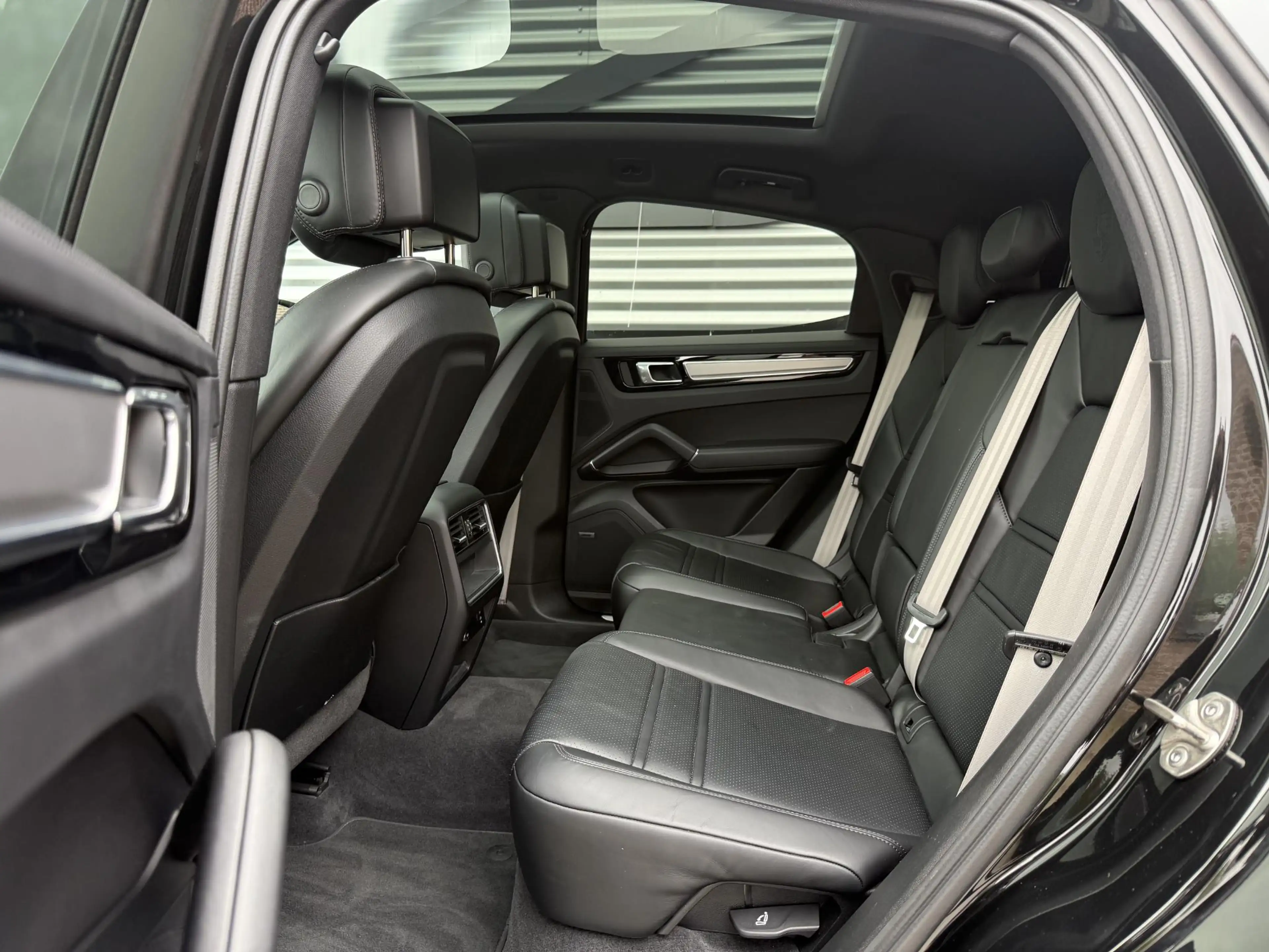 Porsche Cayenne Coupé 3.0 E-Hybrid Pano|Chrono|360 Camera|Bose|Led — photo 10