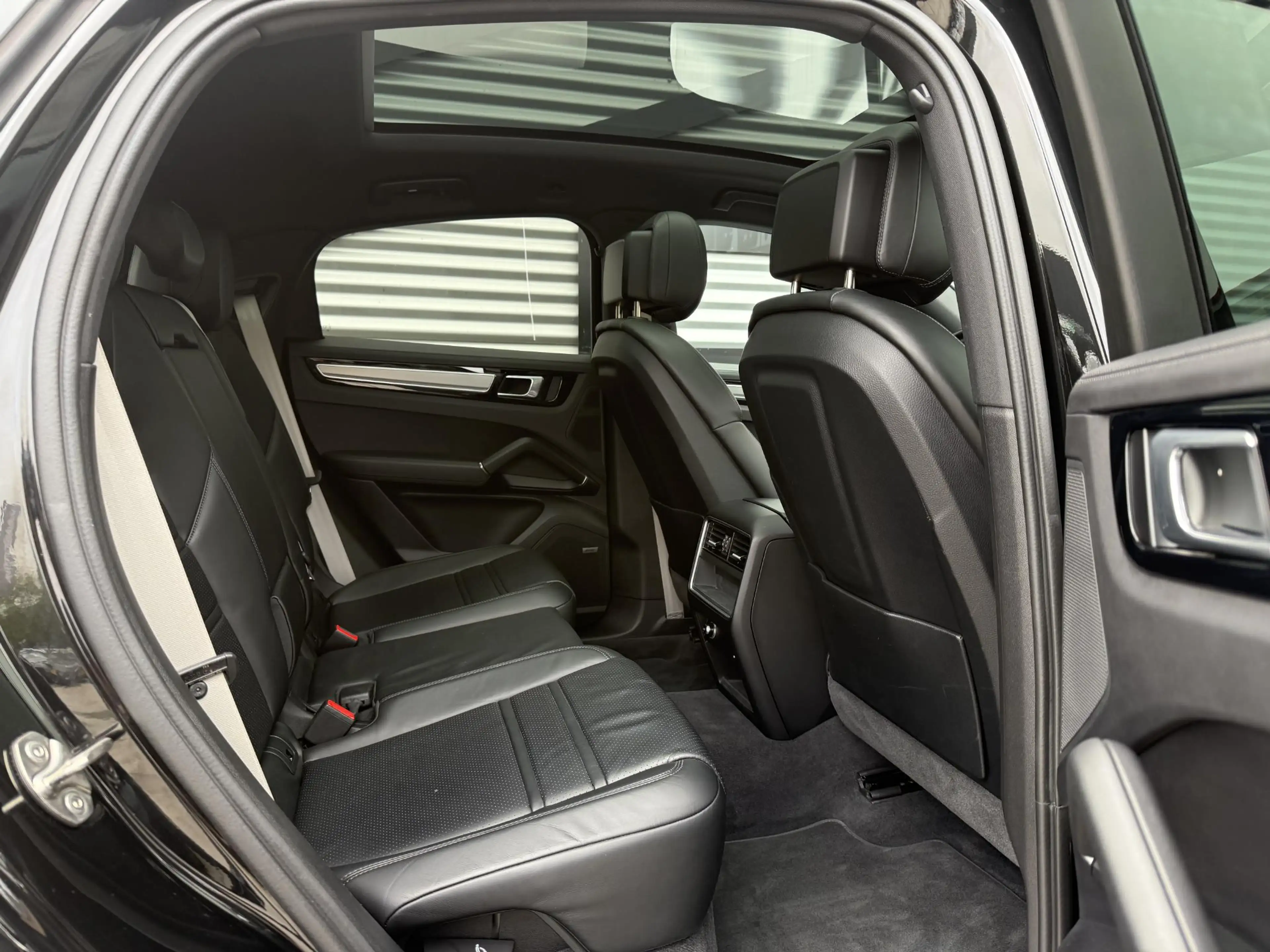 Porsche Cayenne Coupé 3.0 E-Hybrid Pano|Chrono|360 Camera|Bose|Led — photo 8
